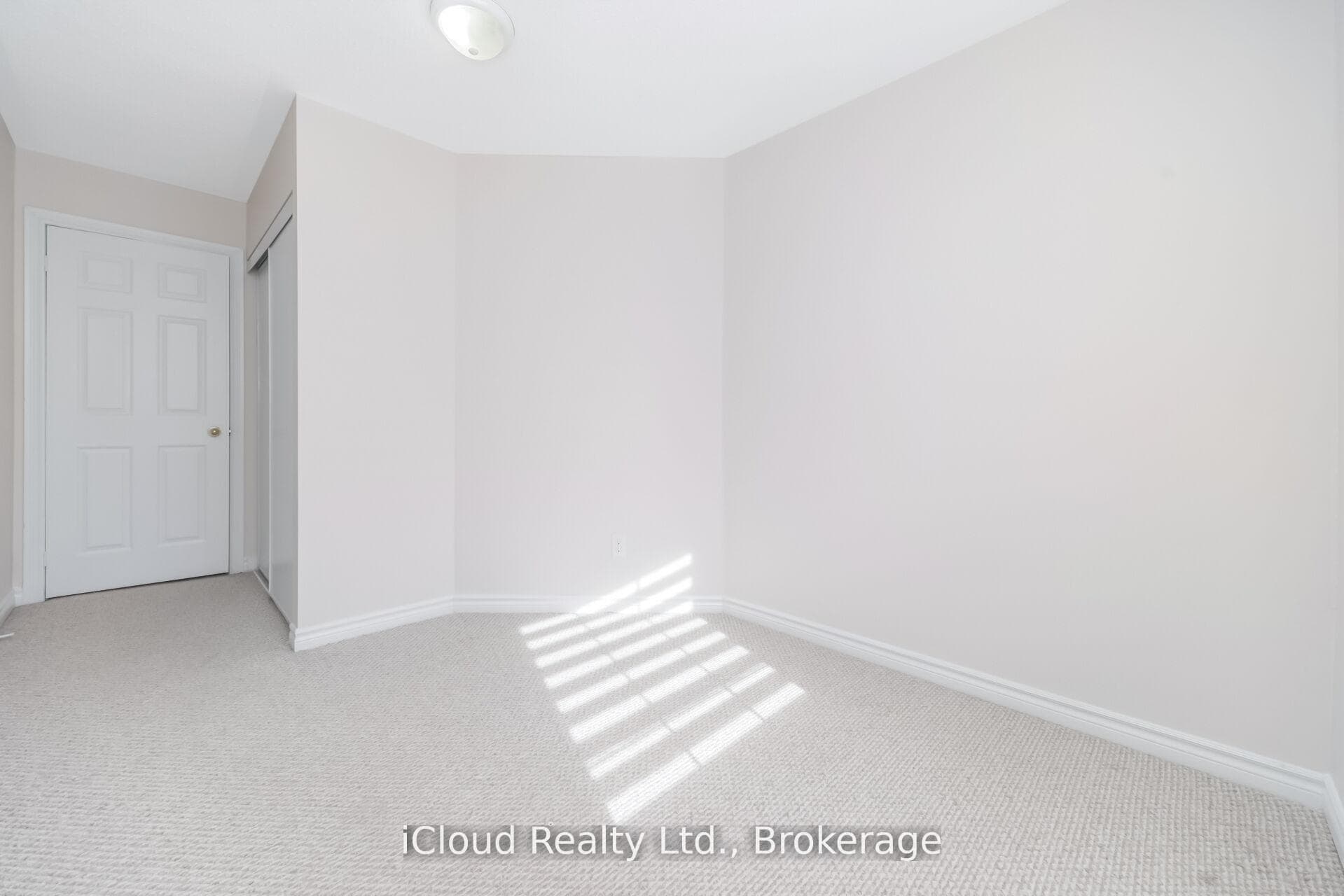 63 Spadina Road photo 24