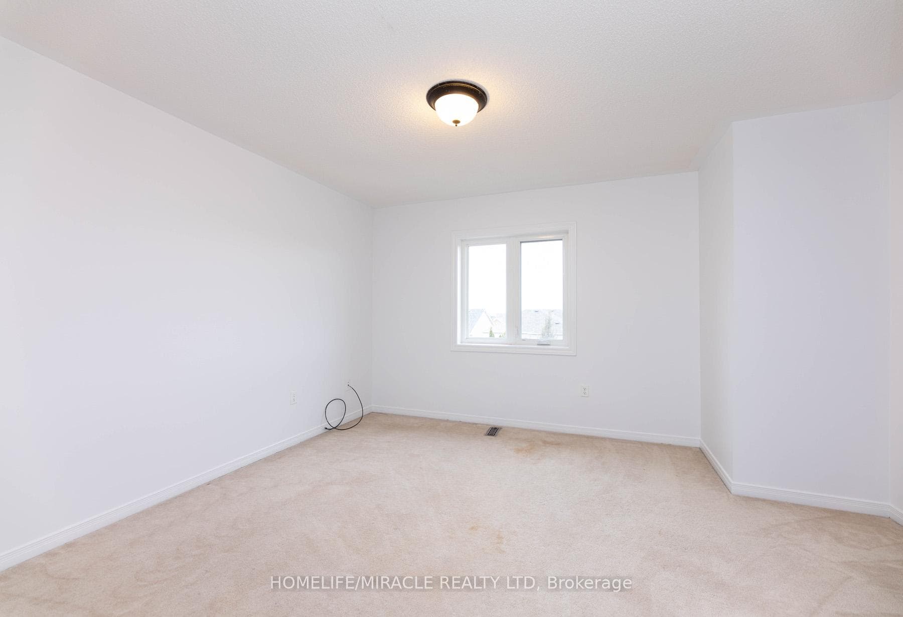 16 Batt Crescent photo 36