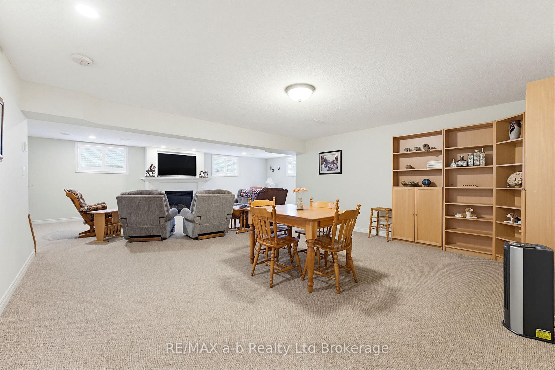Spacious games area in familyroom
