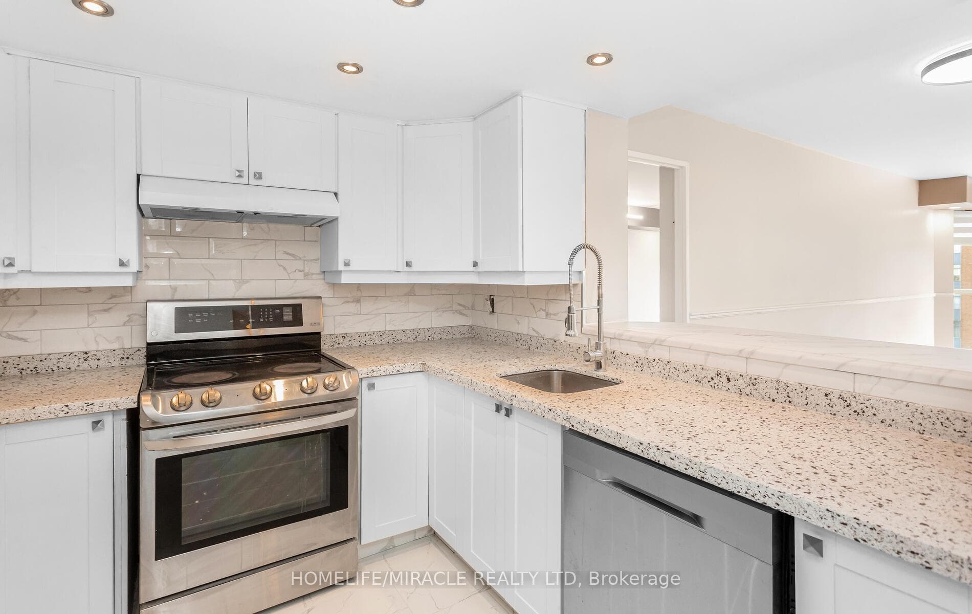325 Webb Drive Unit 811 photo 11