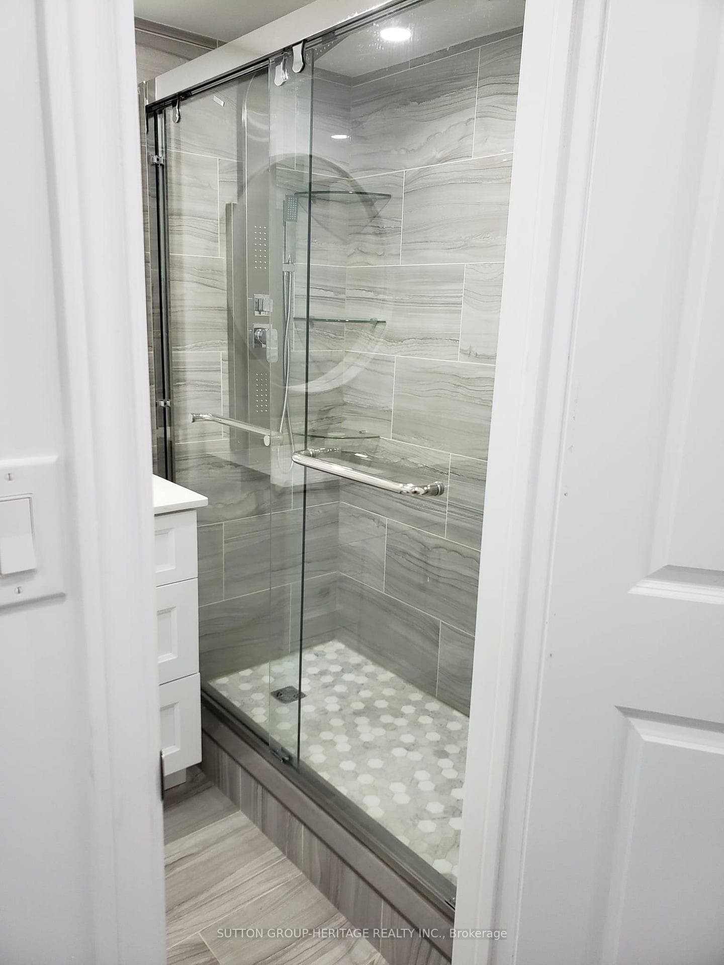 9 Stott Avenue photo 13