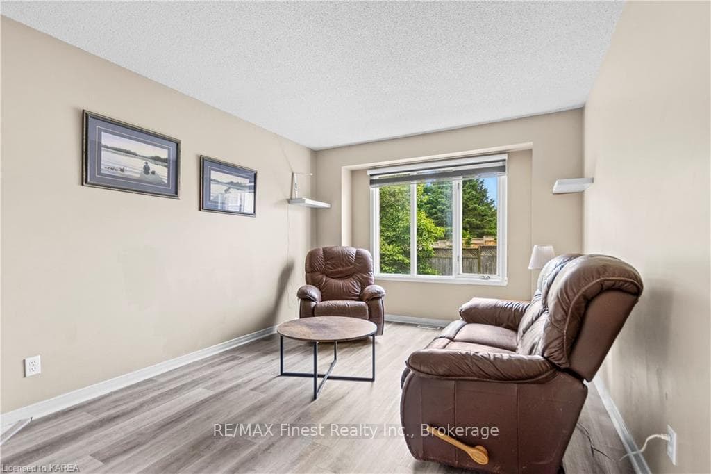 255 FRIARHILL Crescent photo 8