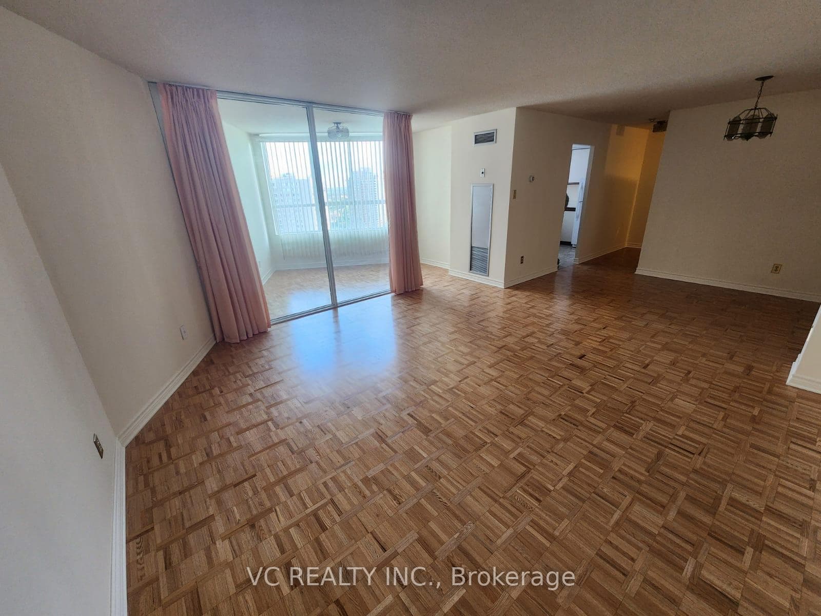 3700 Kaneff Crescent Unit 2305 photo 6