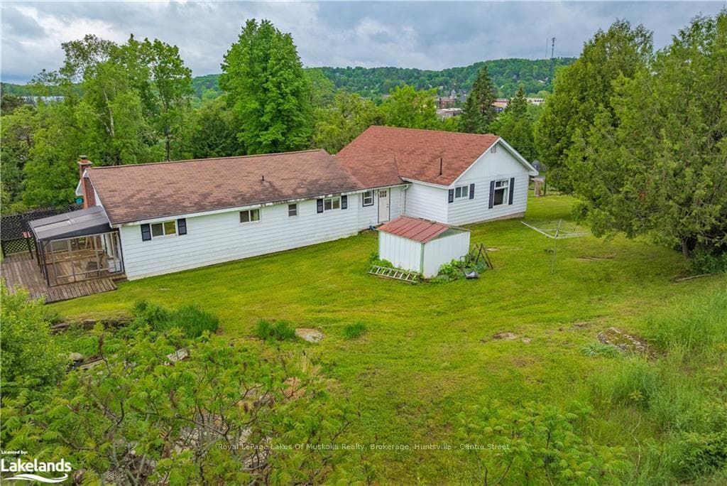 12 MAPLE Avenue photo 46