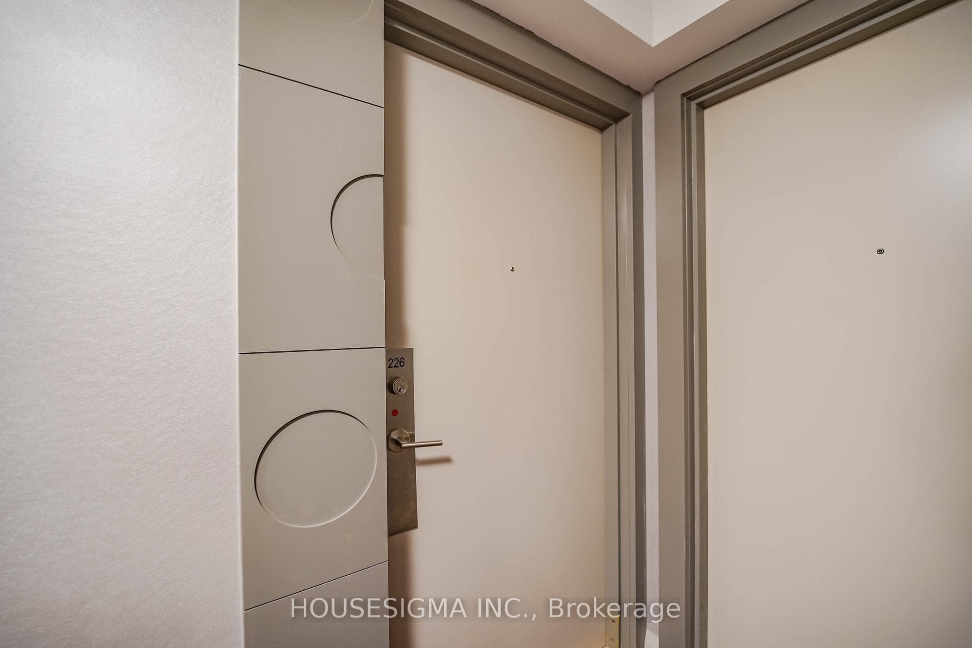 20 Meadowglen Place Unit 226 photo 5