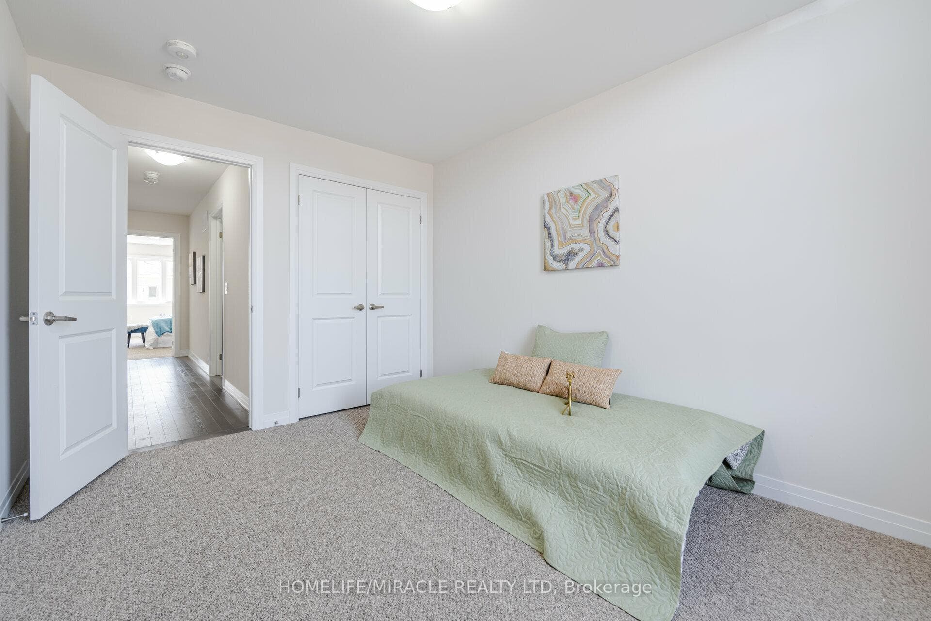 432 Adelaide Street photo 29