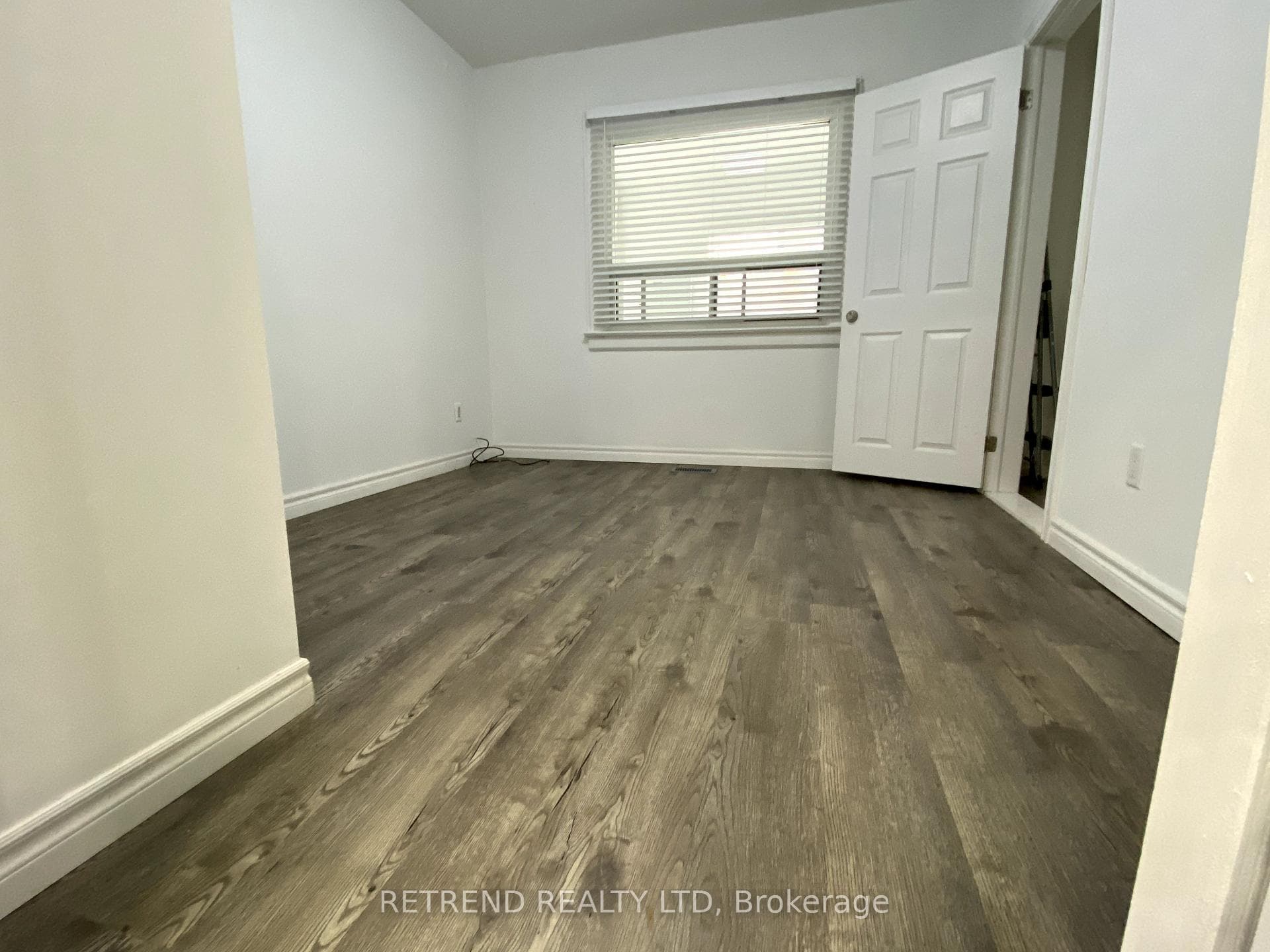 3576 Eglinton Avenue photo 2