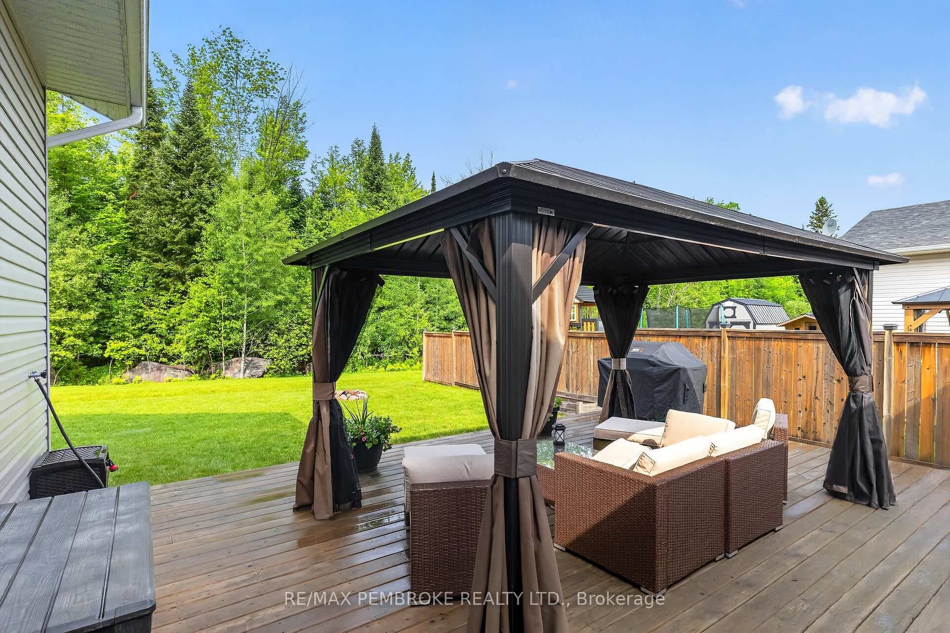 61 Oak Avenue photo 44