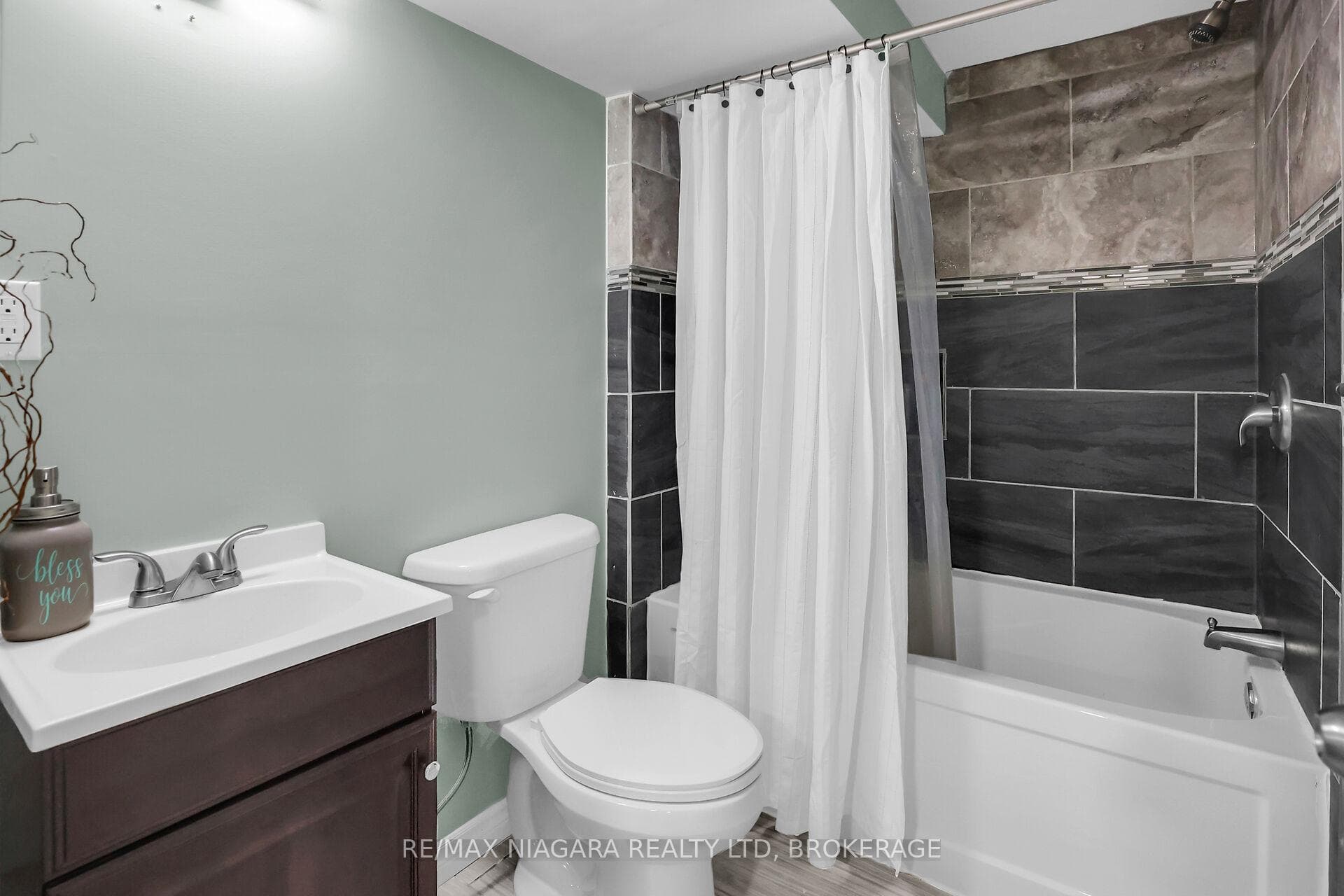 32 Perry Street photo 29