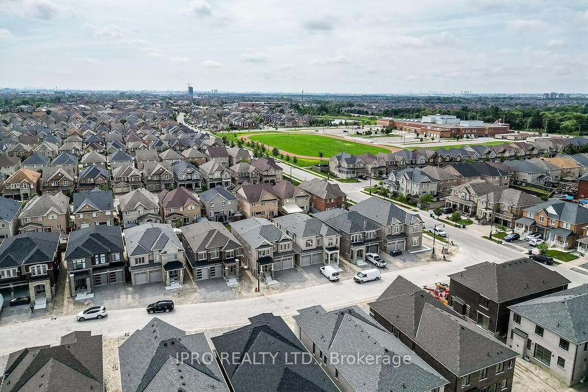 7 Dolomite Drive photo 35