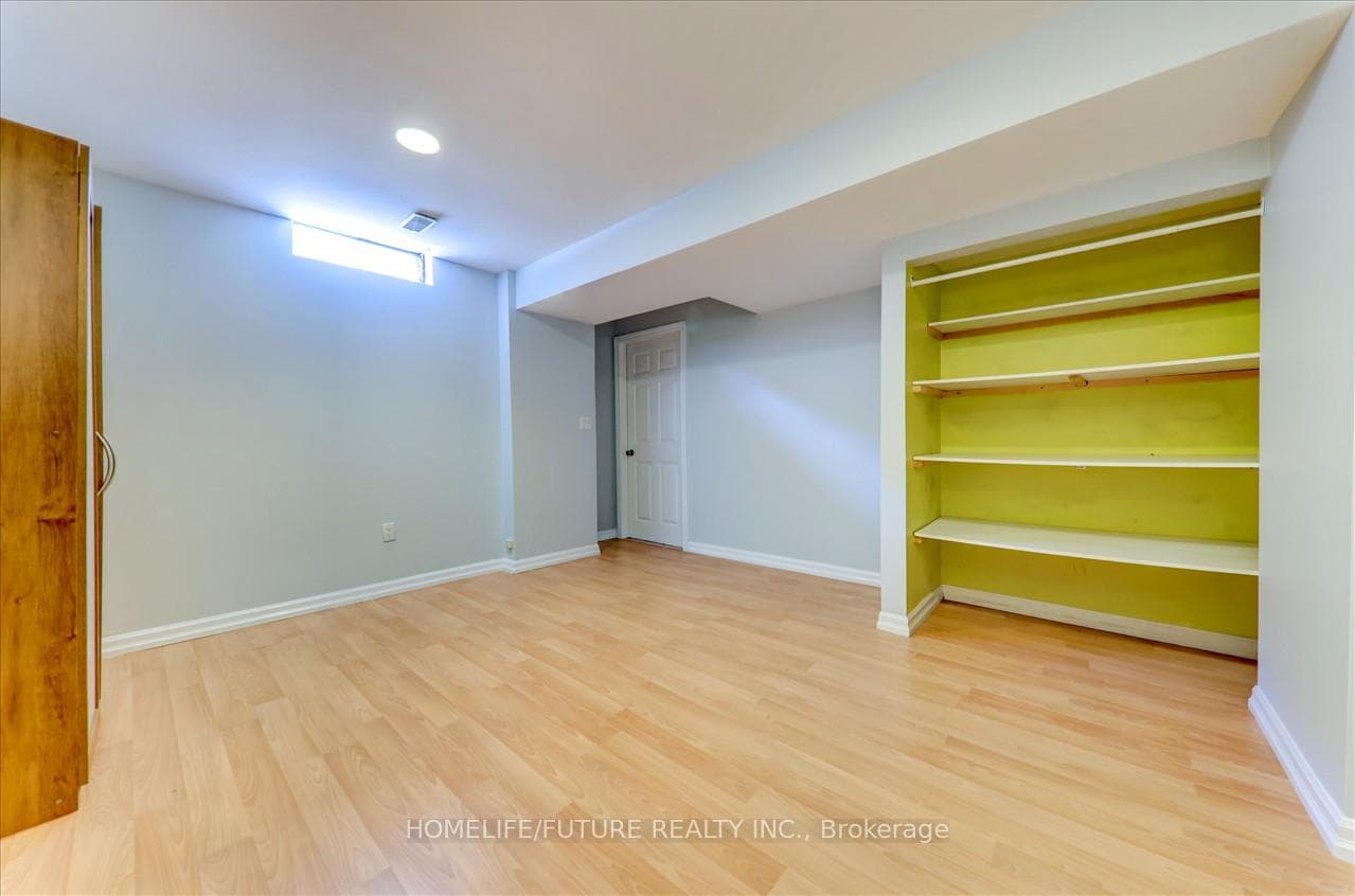 96 Booth Crescent photo 36