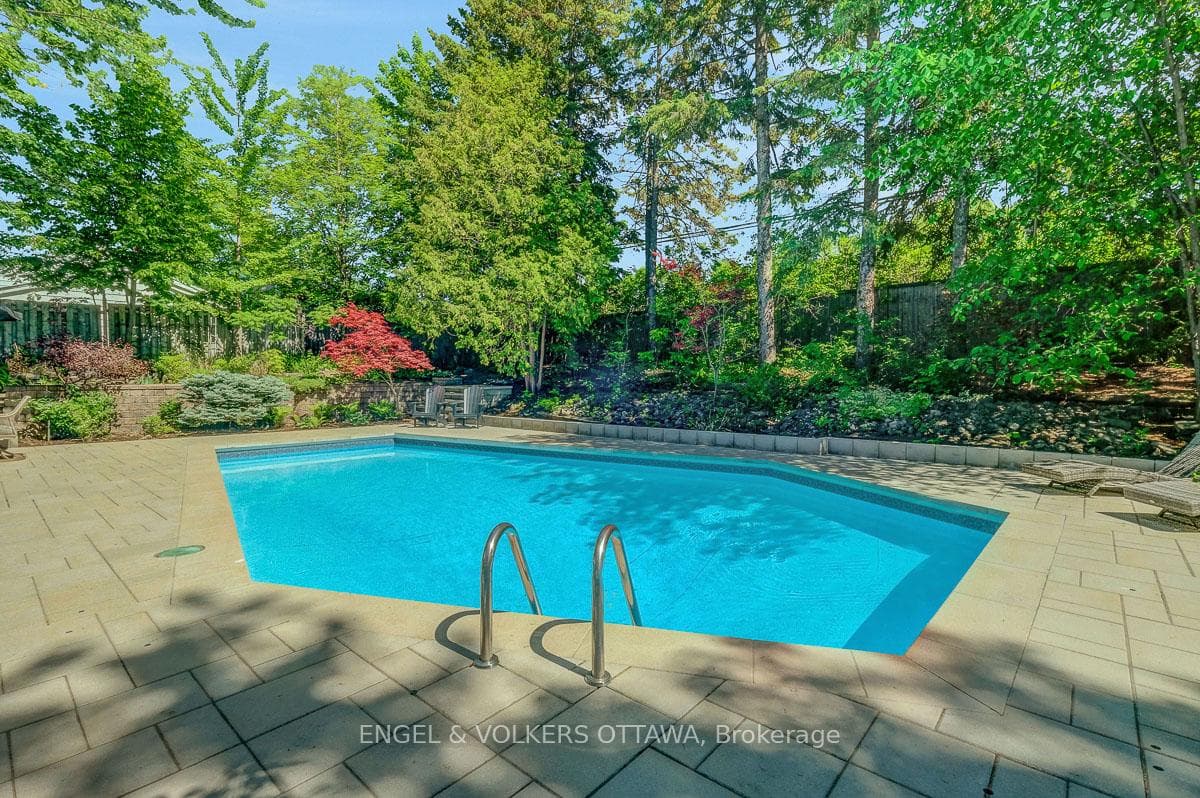 54 Qualicum Street photo 43