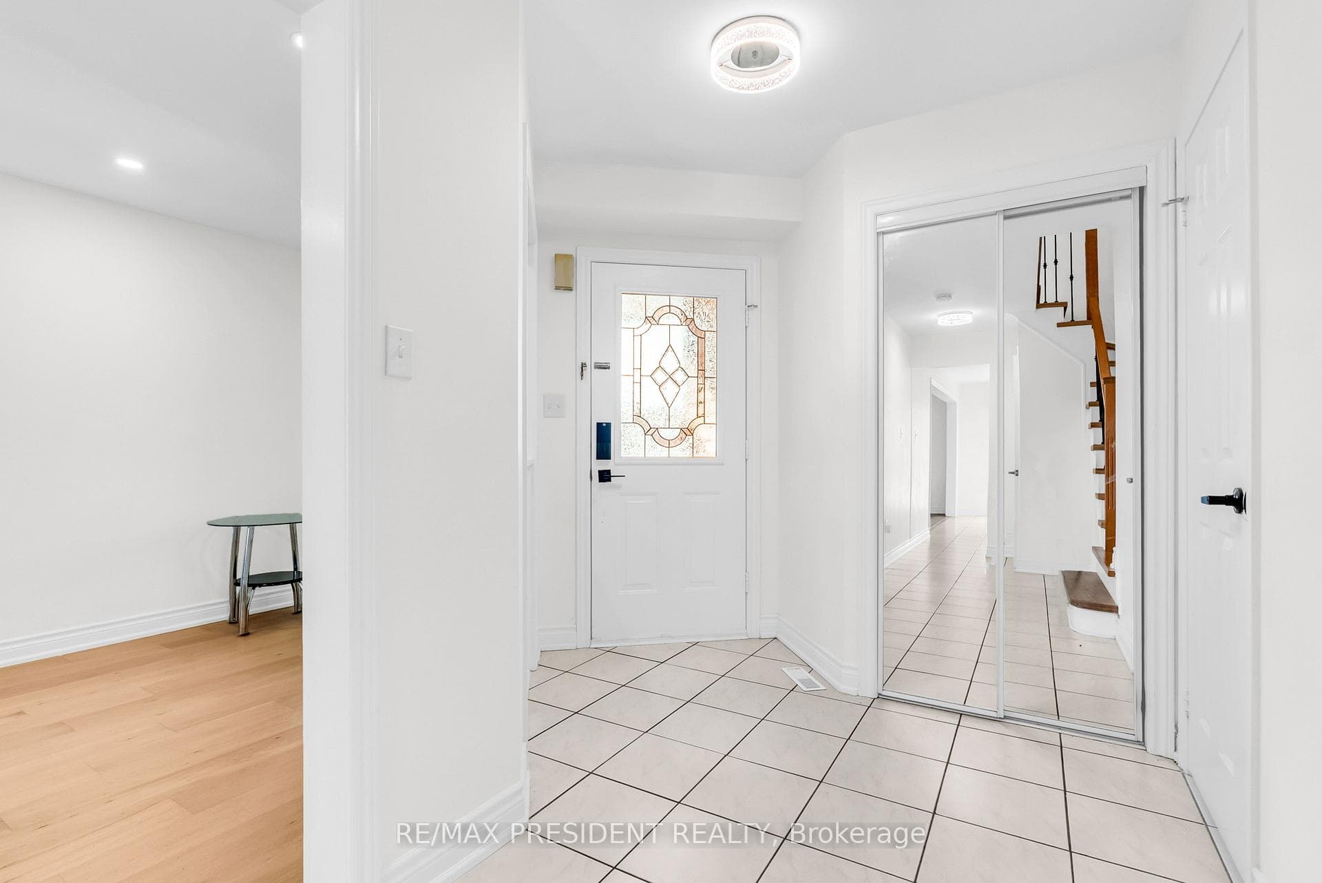 7031 Graydon Court photo 6
