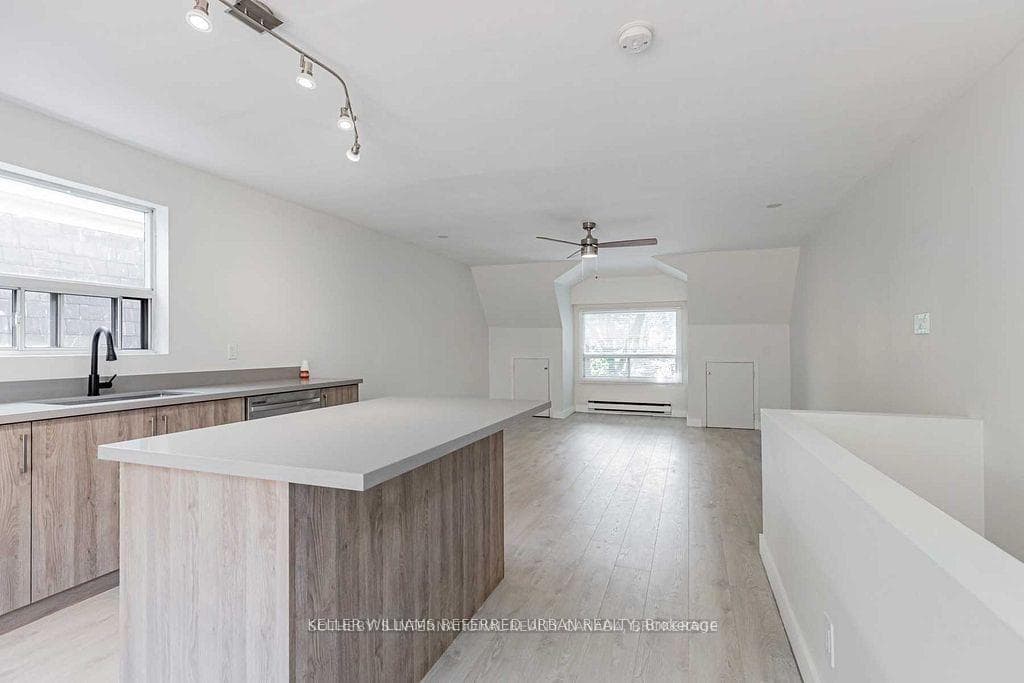 29 Boulton Avenue Unit Upper photo 9