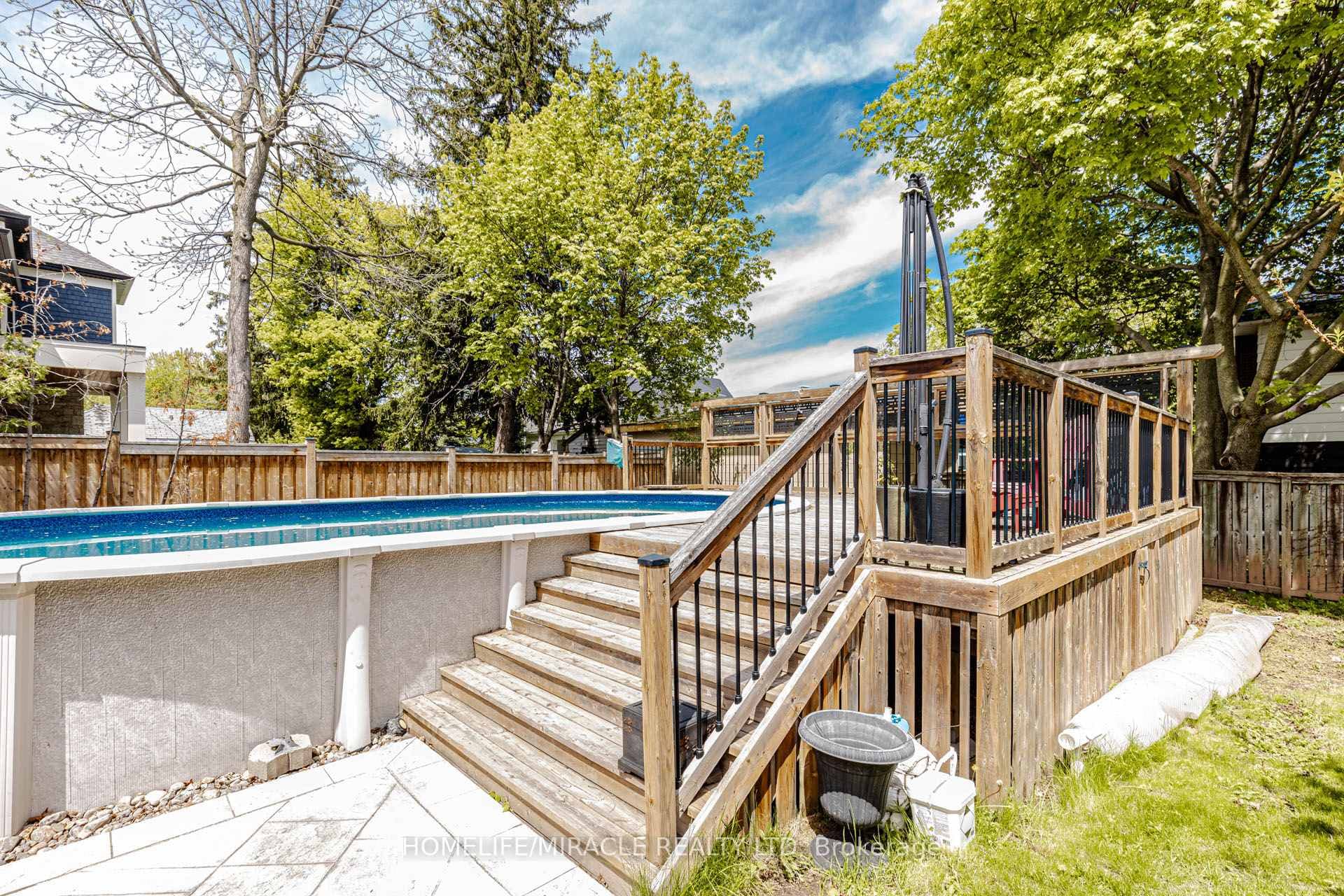 563 Taplow Crescent photo 48