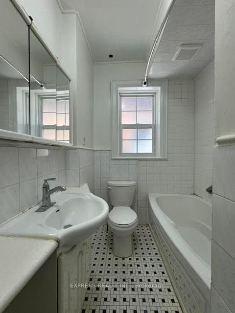 167 Highbourne Road Unit Main photo 15