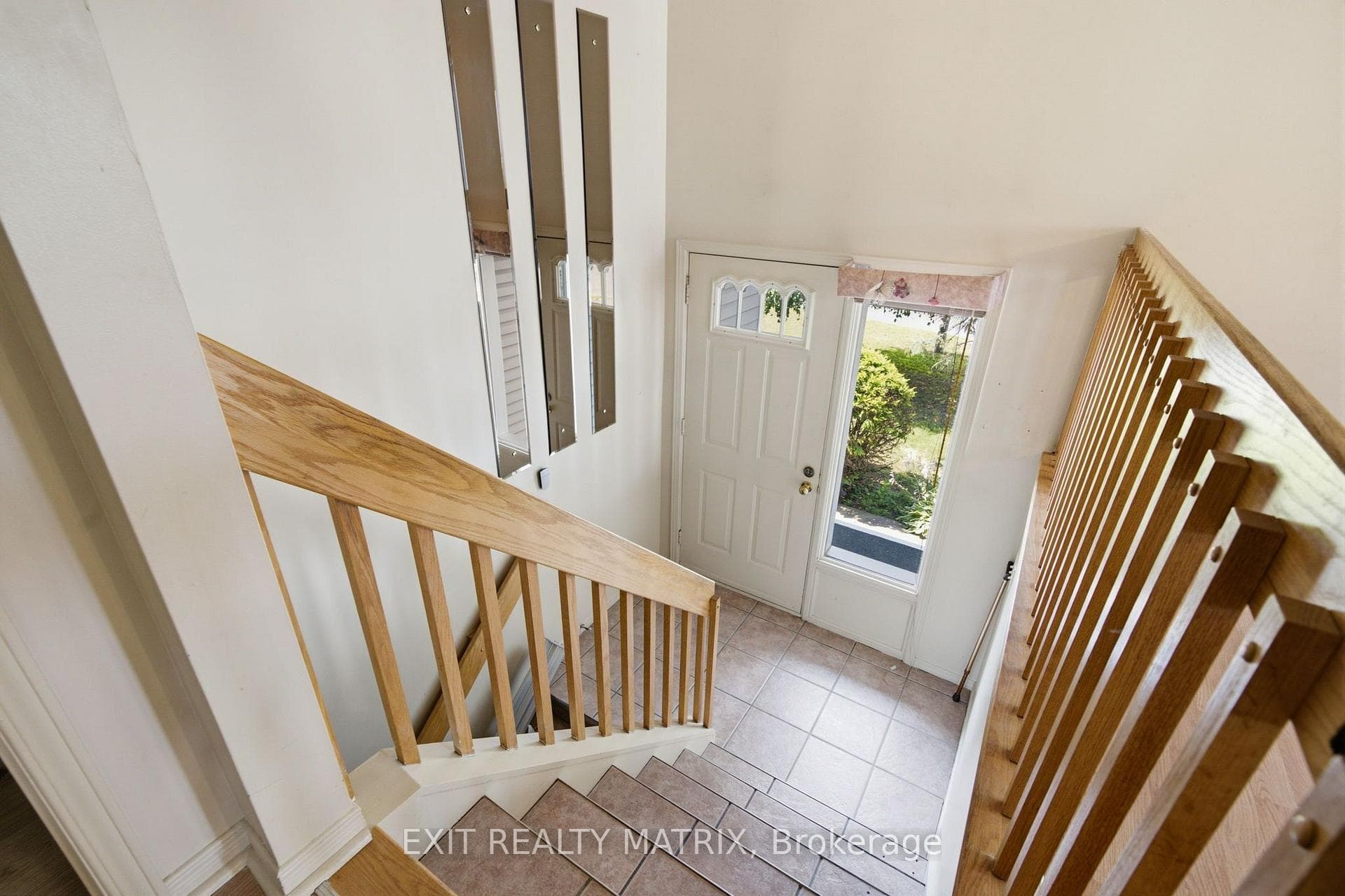 671 Berthiaume Street photo 5