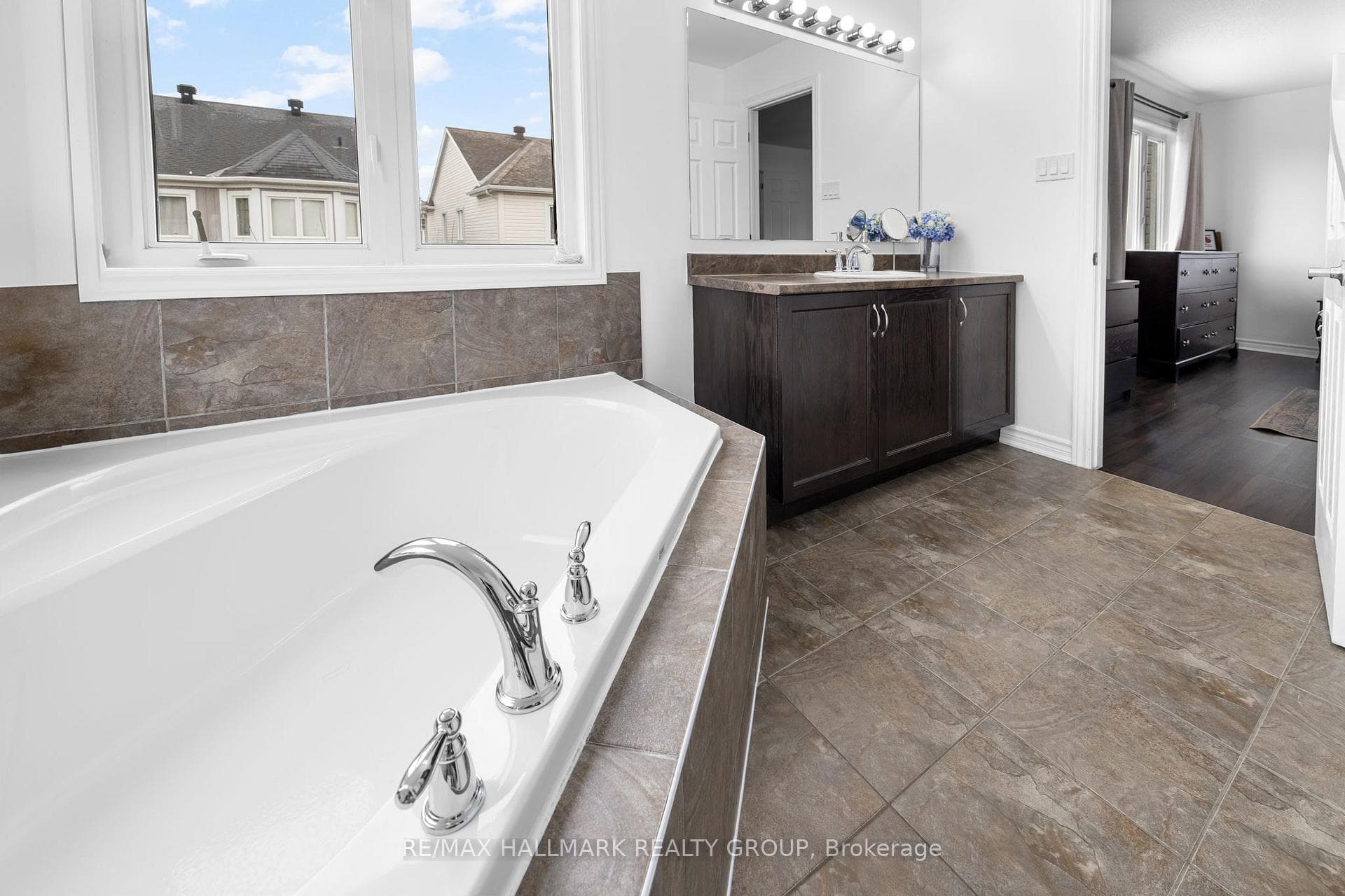 529 Dundonald Drive photo 23