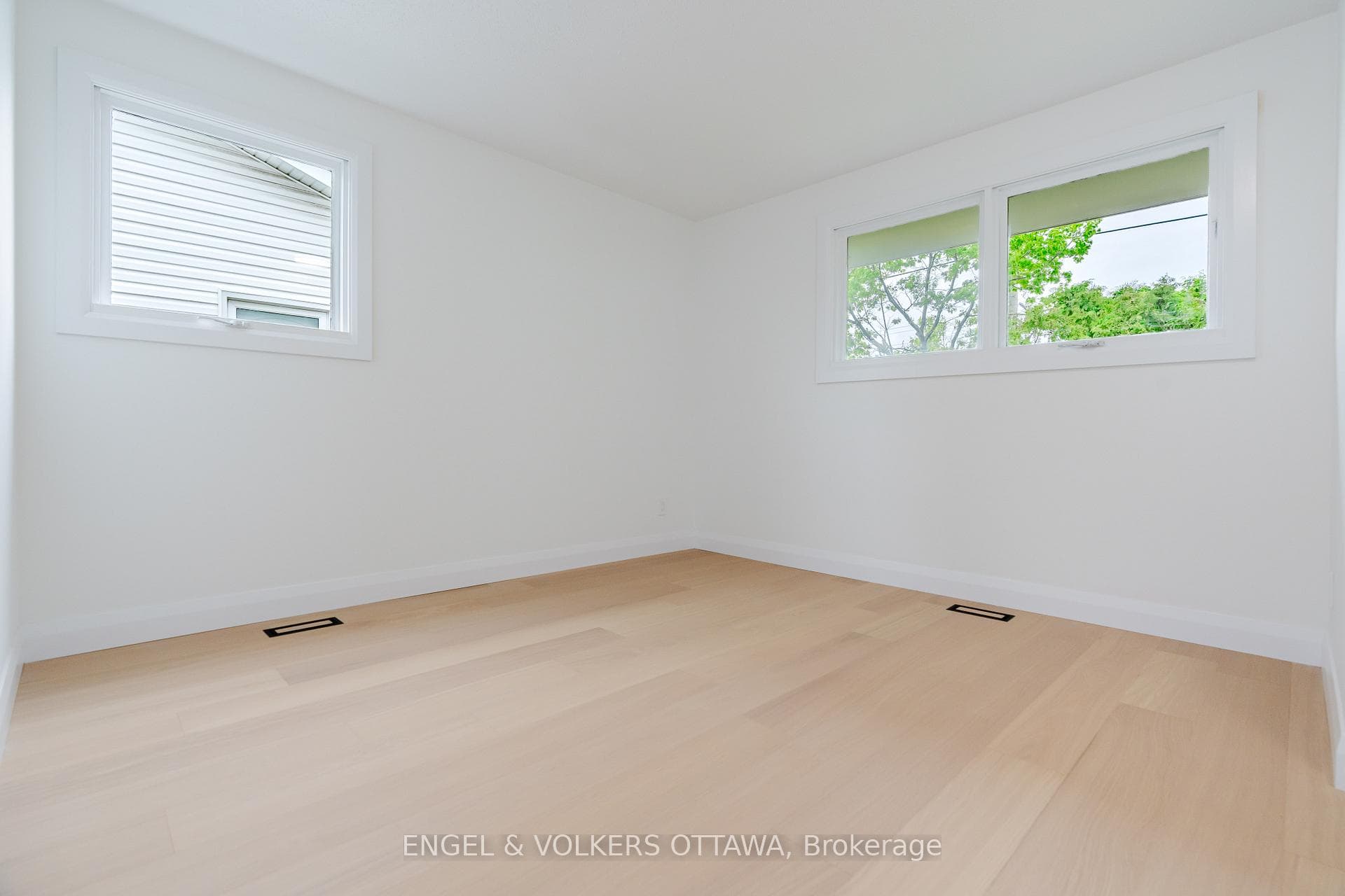 825 De Salaberry Street photo 36