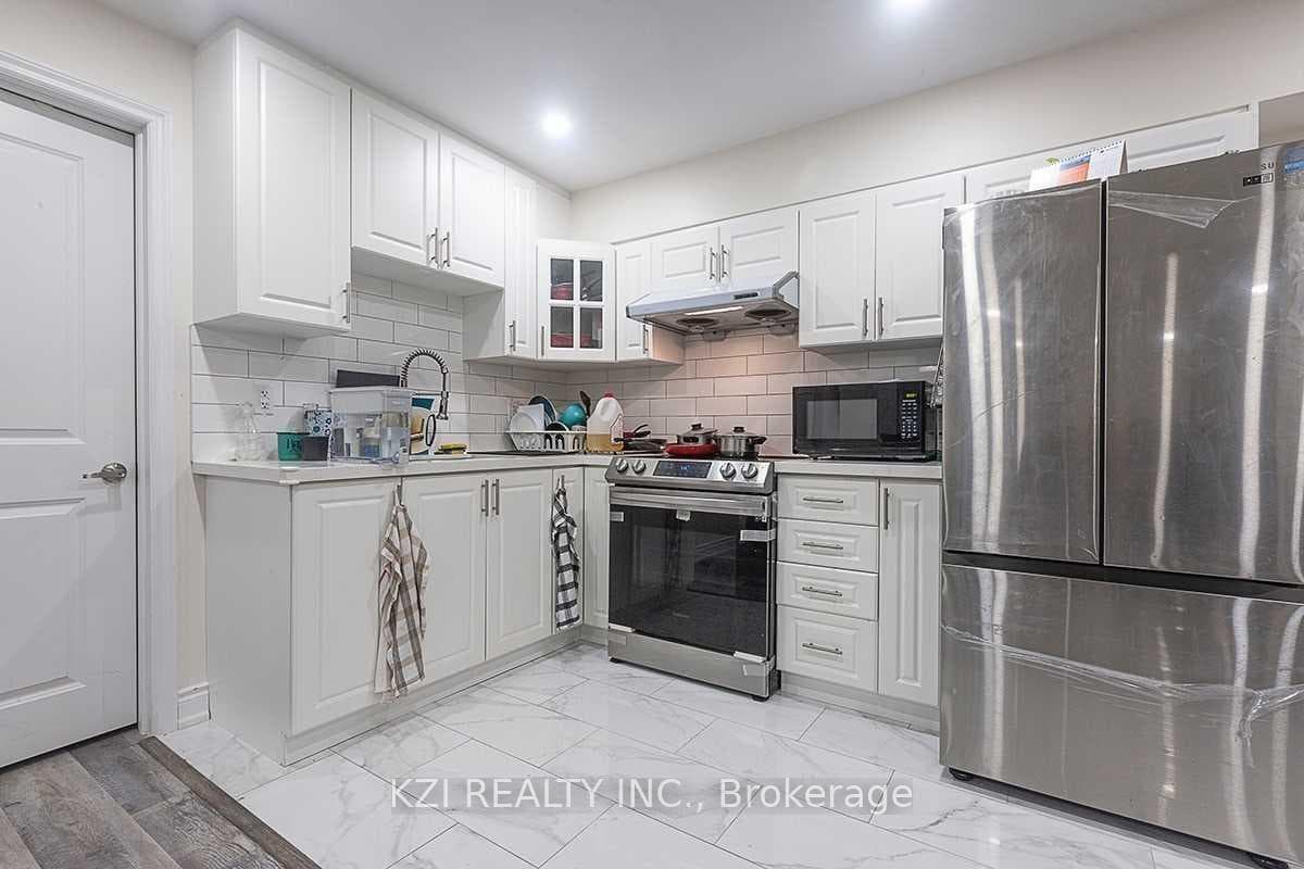347 Bessborough (BSMT) Drive photo 4