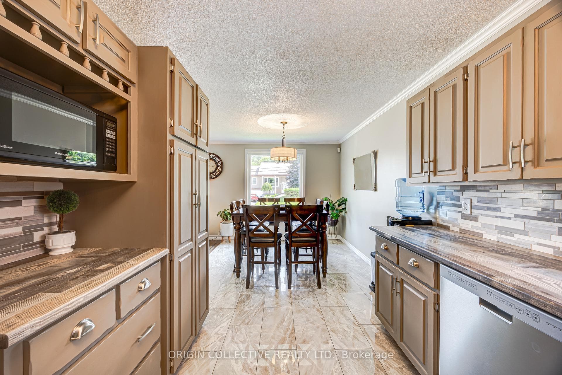 444 William Street photo 11