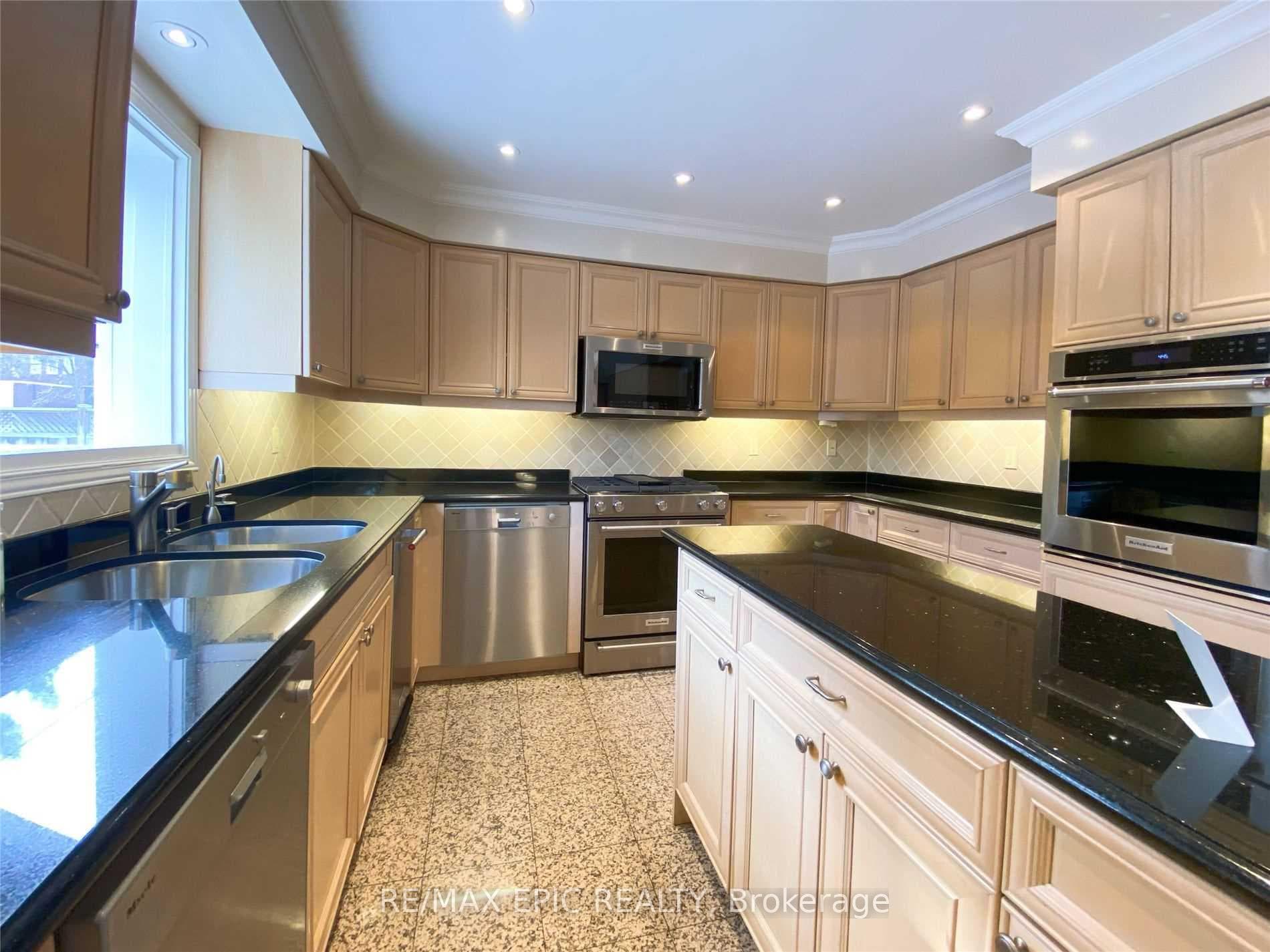 91 Brookshire Circle photo 6