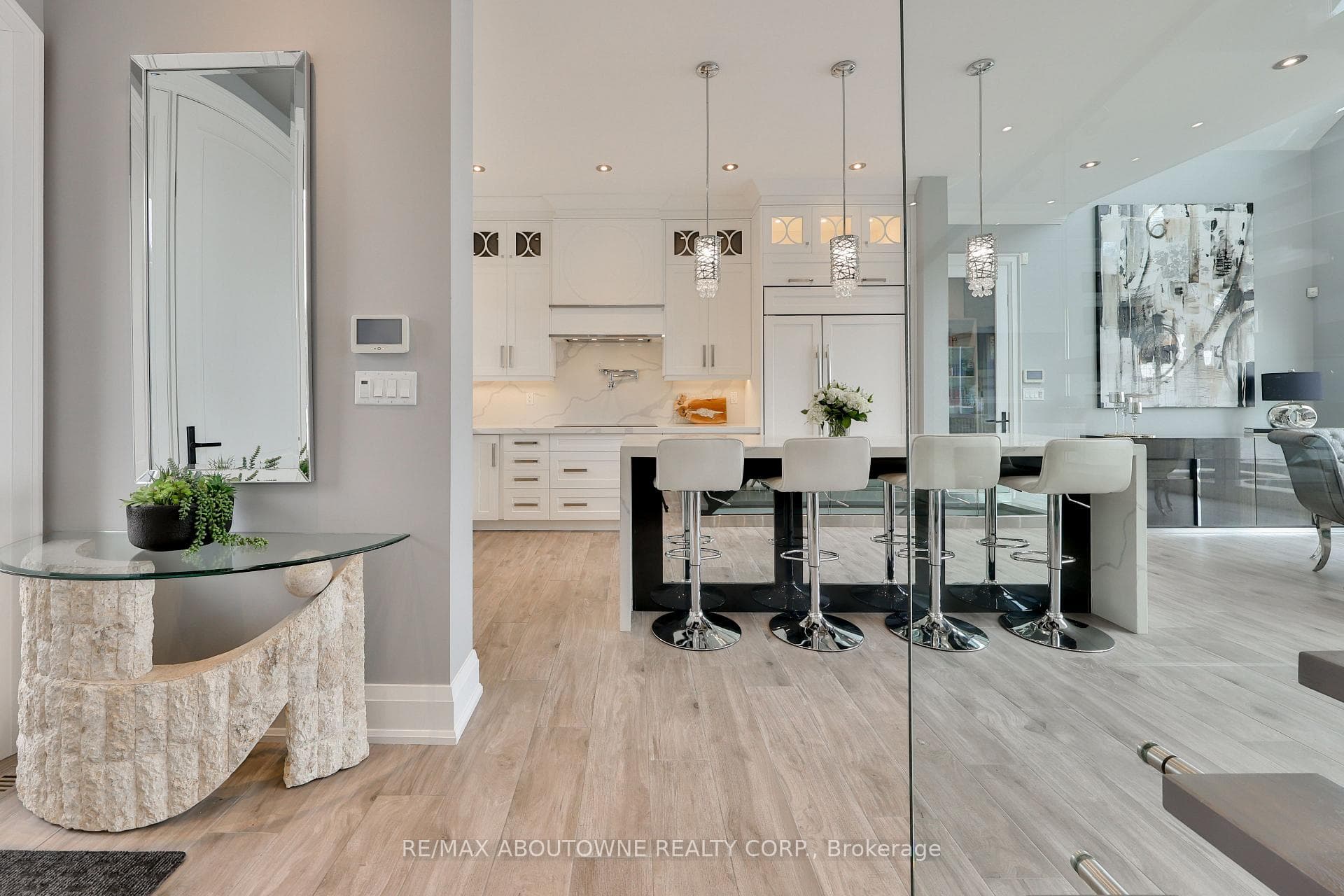 3188 Lakeshore Road photo 9