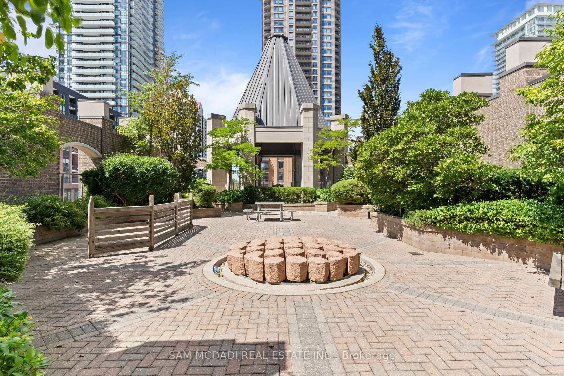 388 Prince Of Wales Drive Unit 2404 photo 45