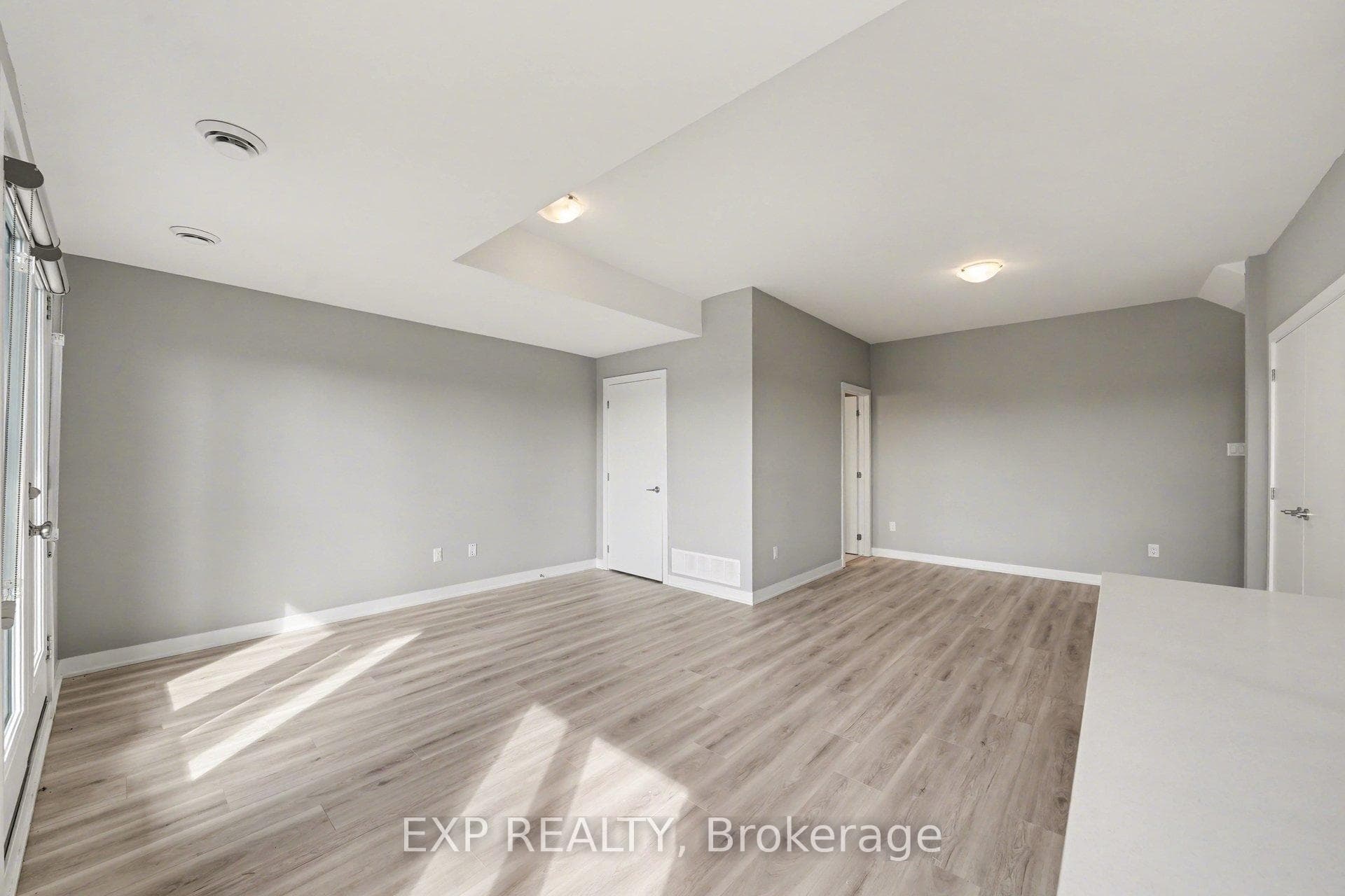 509 Southfield Way Unit B photo 3