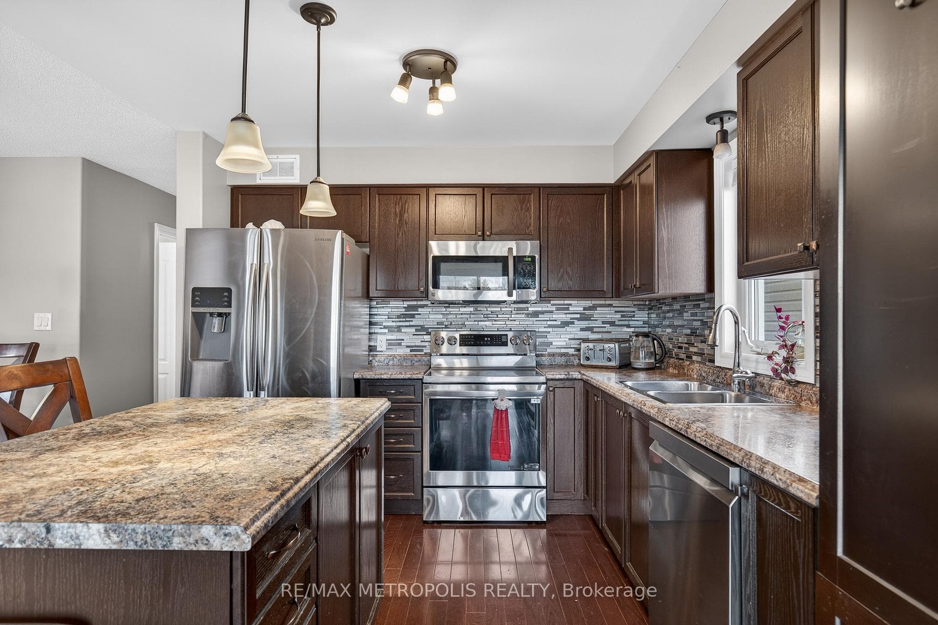 1276 Atkinson Street photo 8