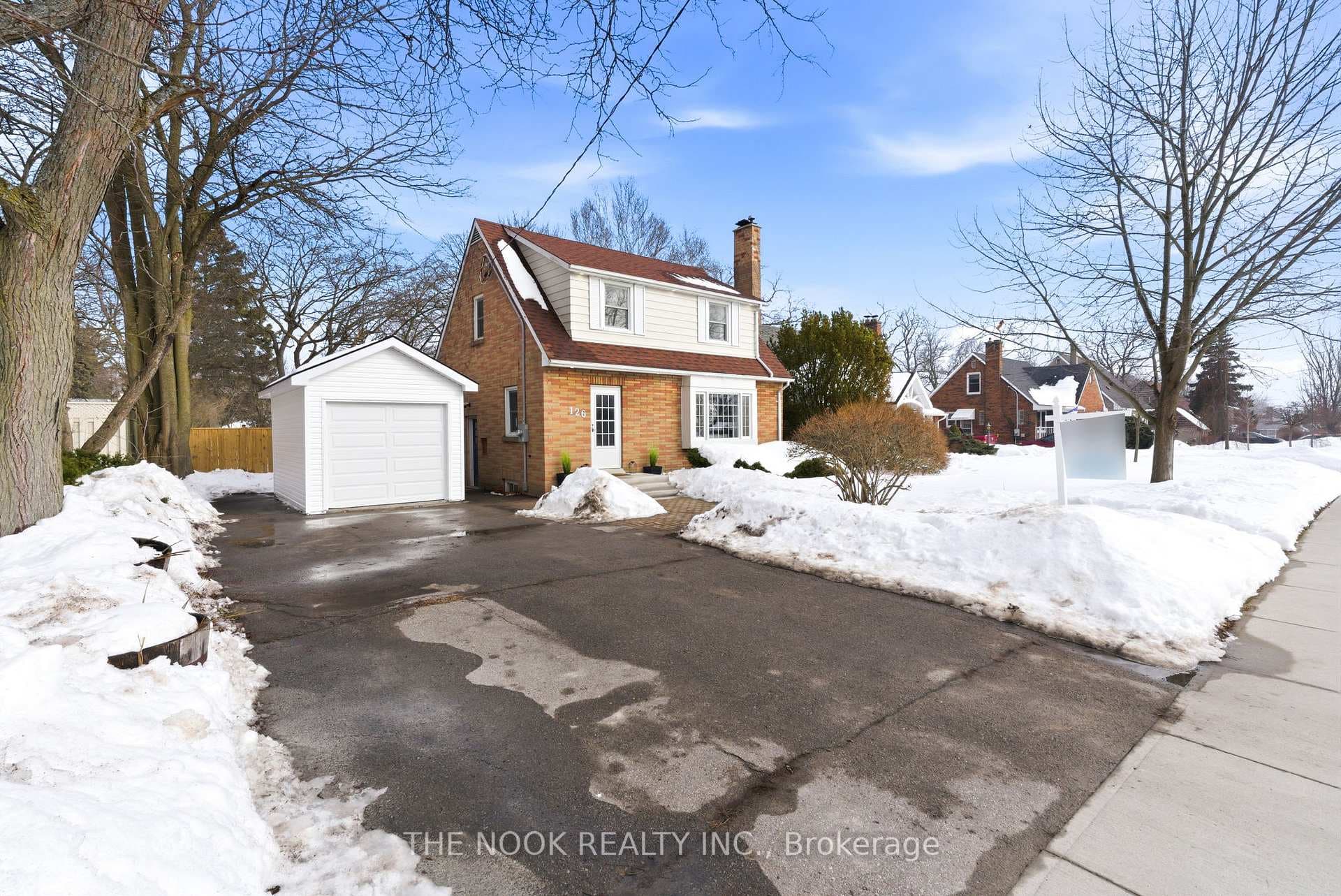 126 Abbott Boulevard photo 2