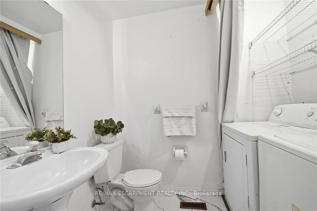 1157 Charminster Crescent photo 16