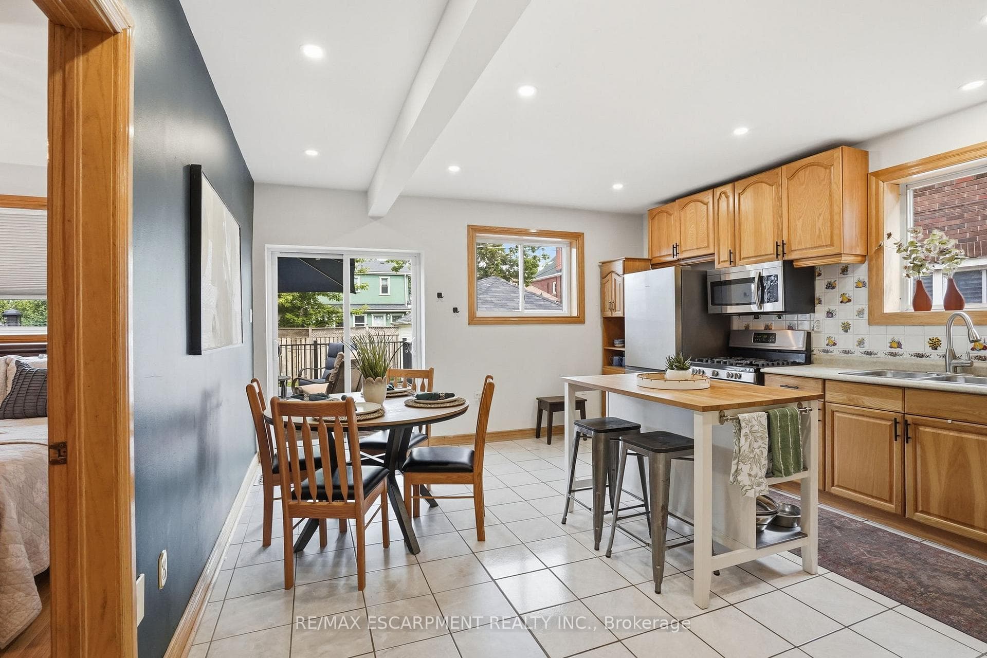 17 Tuxedo Avenue photo 18