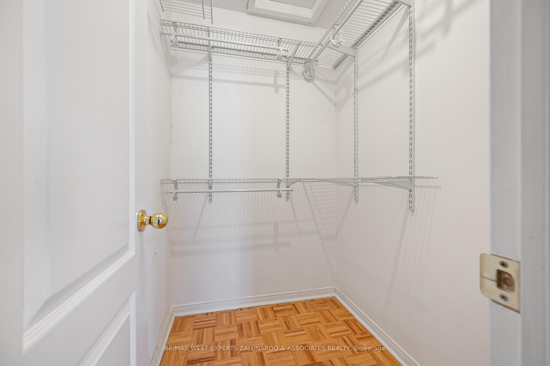 140 Parktree Drive photo 18
