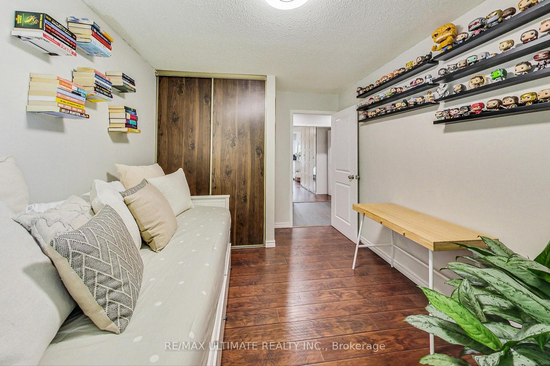 8 Markburn Court photo 20