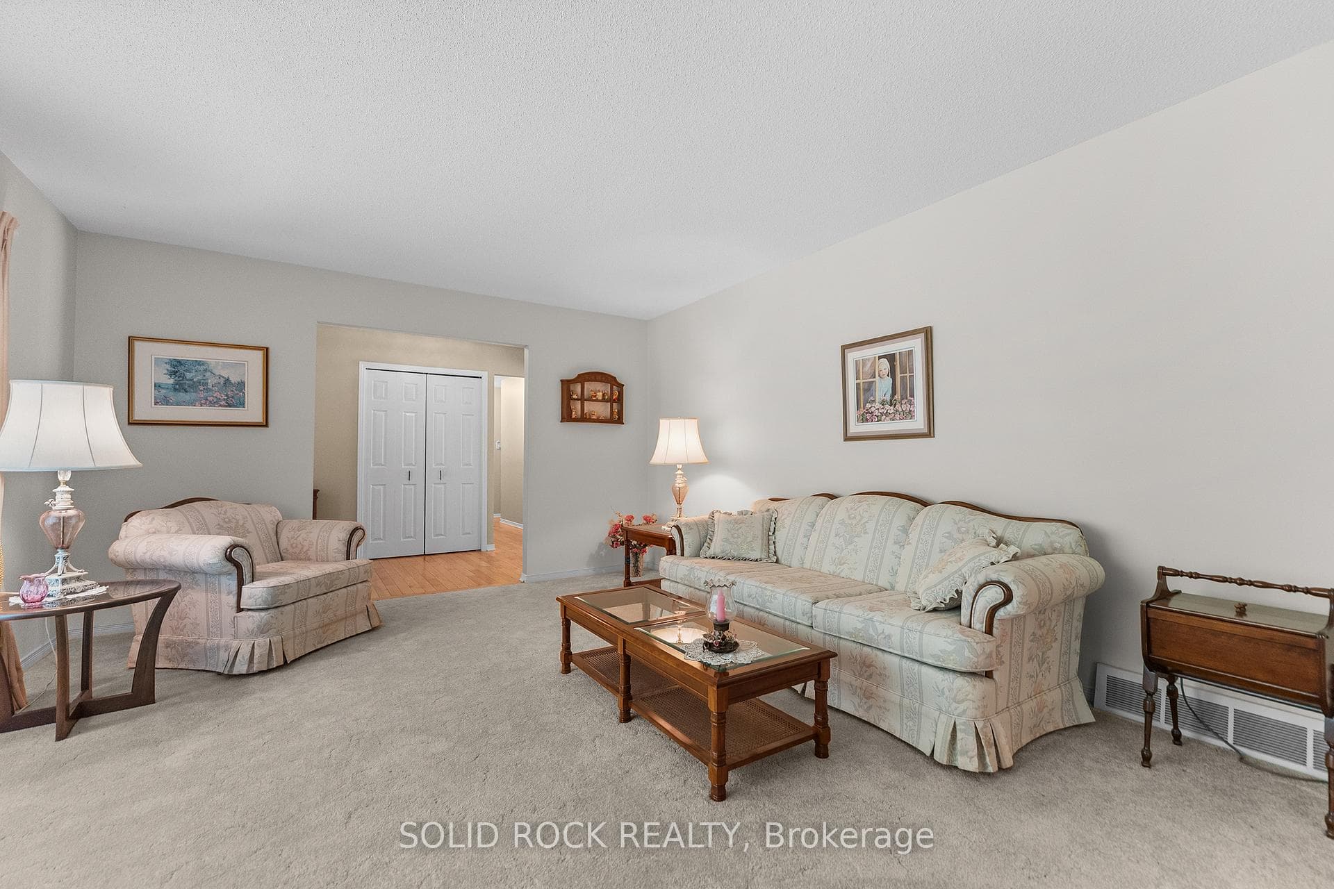 89 Woodridge Court photo 17