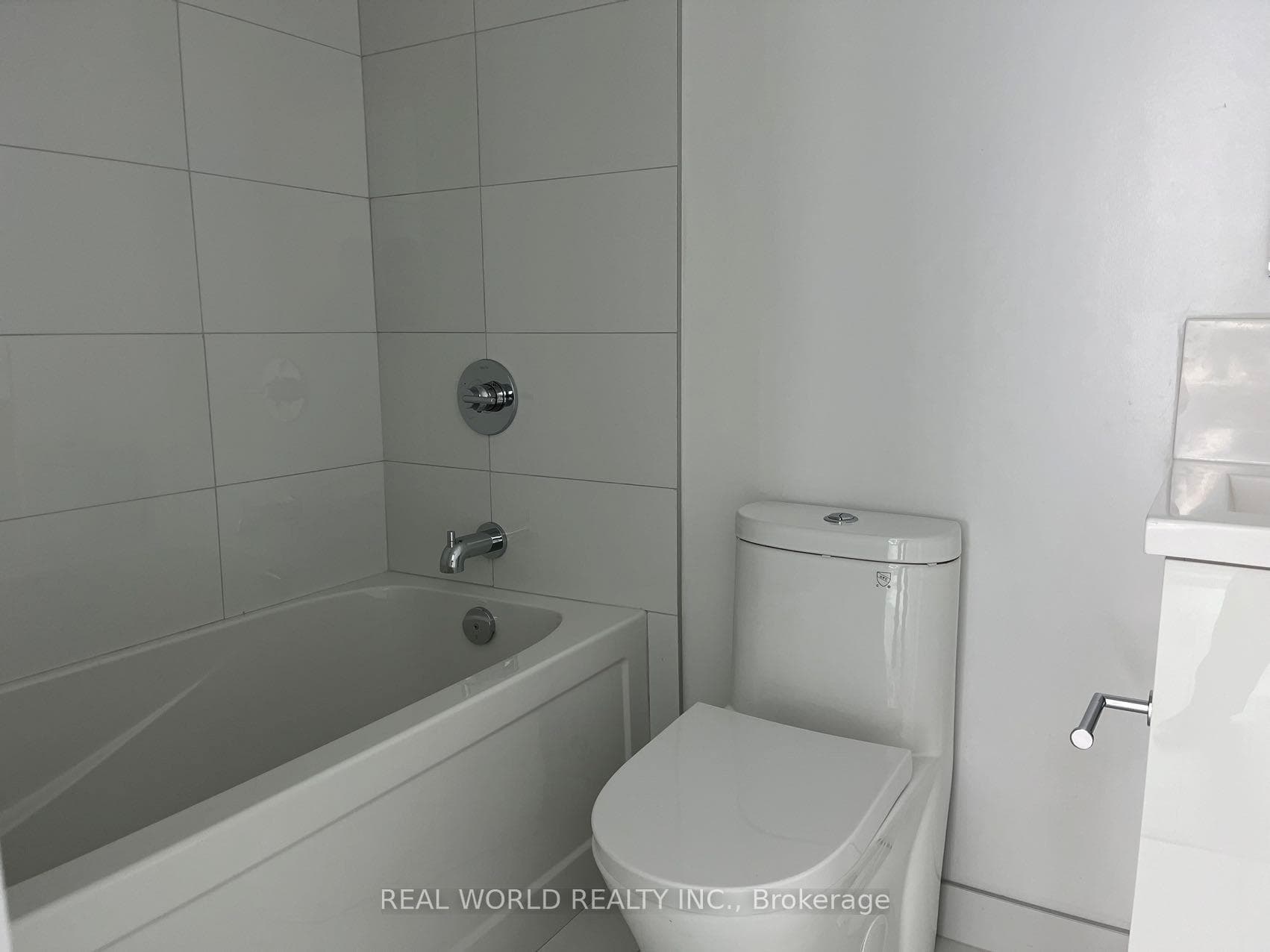 121 St Patrick Street Unit 1318 photo 3
