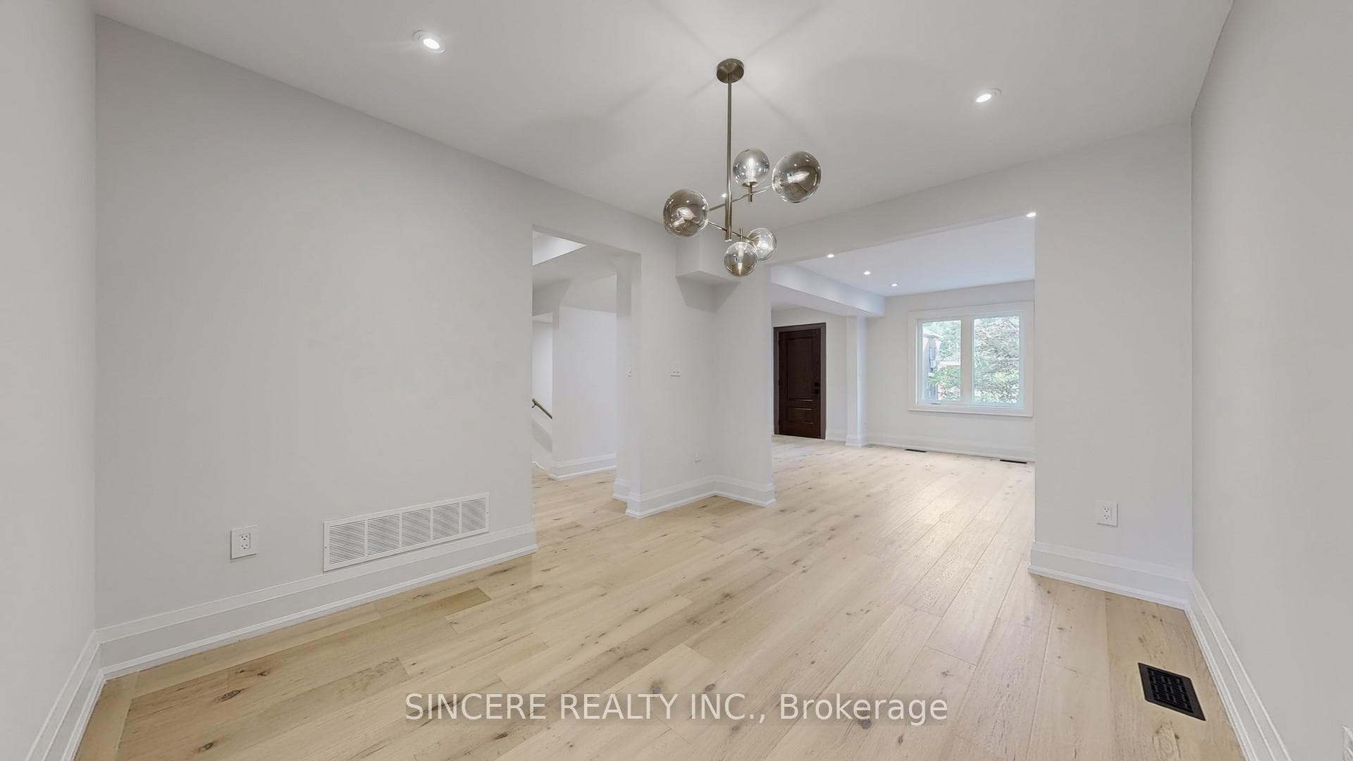 123 Lawrence Avenue photo 13
