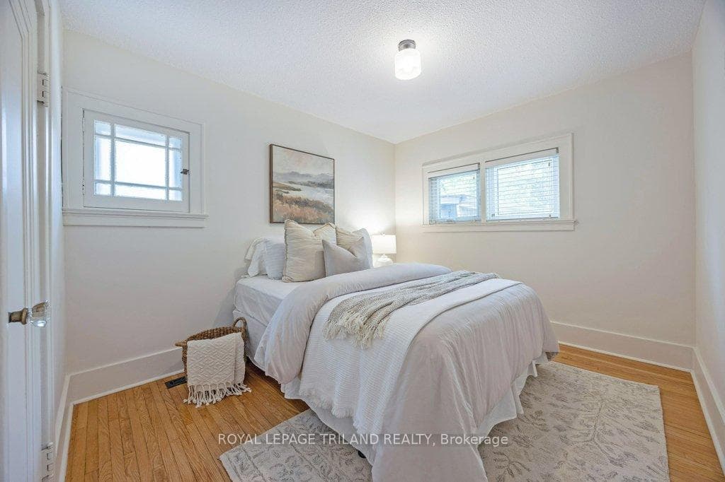 576 St James Street photo 25