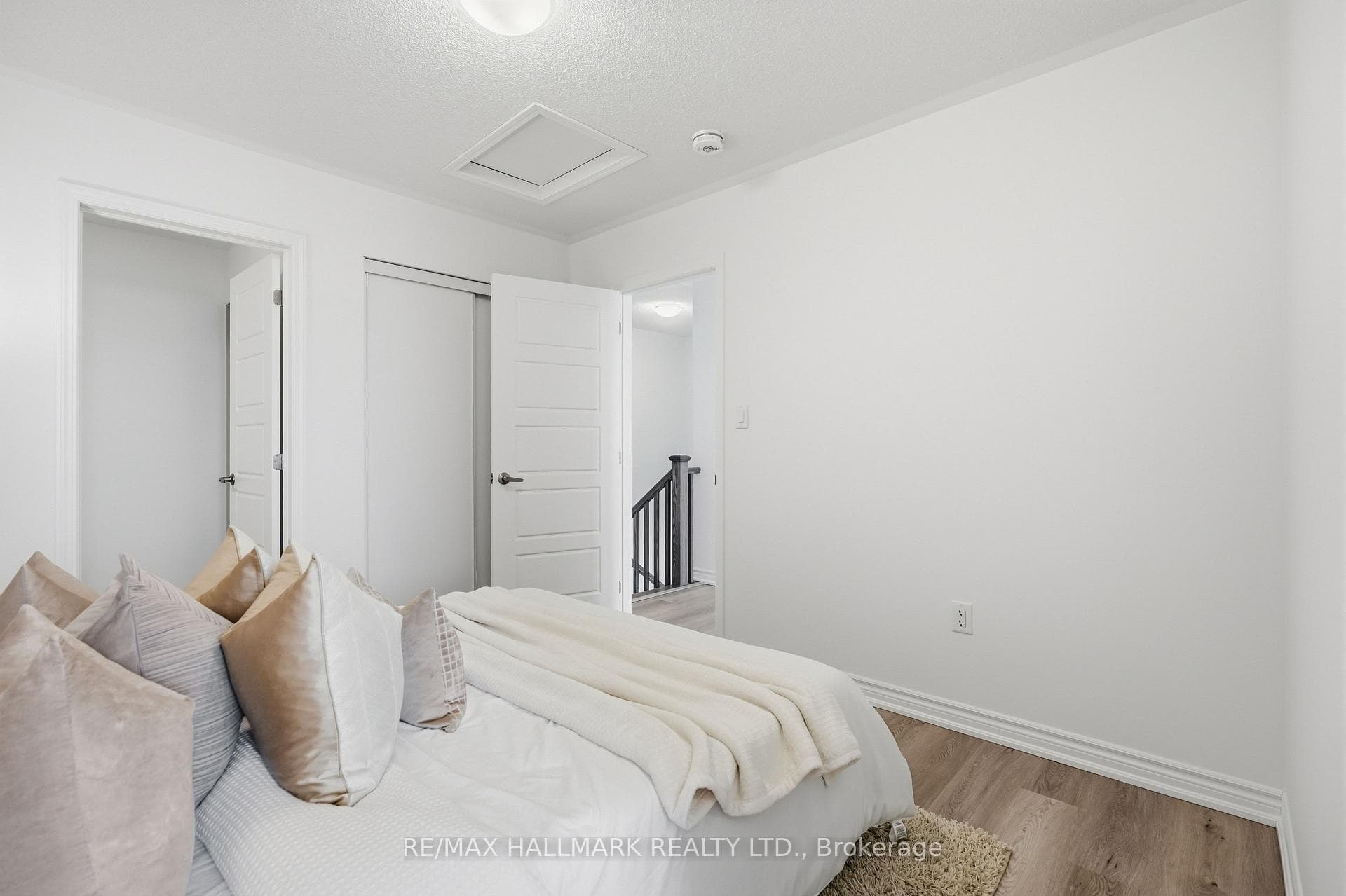98 Yorkshire Drive photo 23