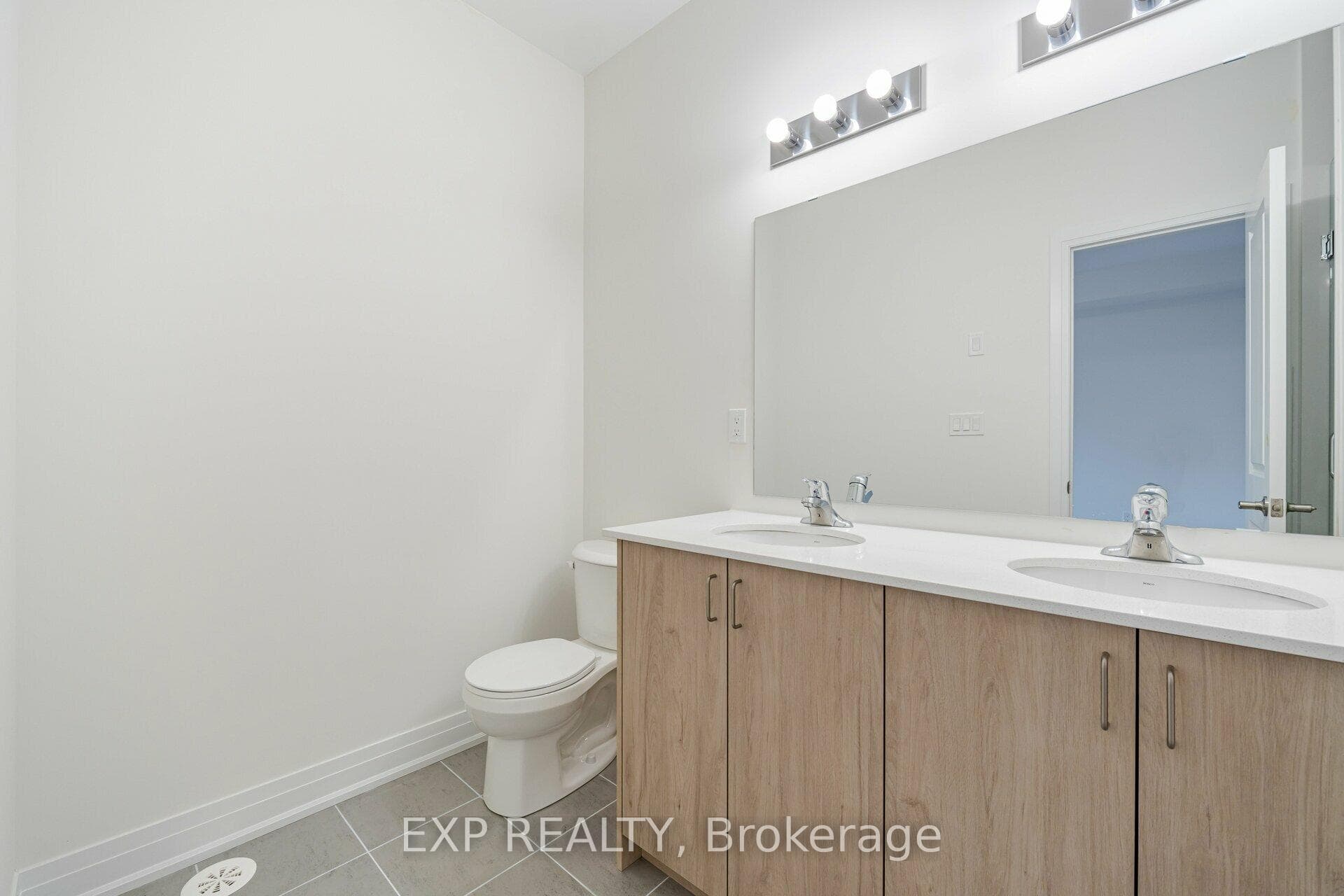209 Wyndham Street photo 23