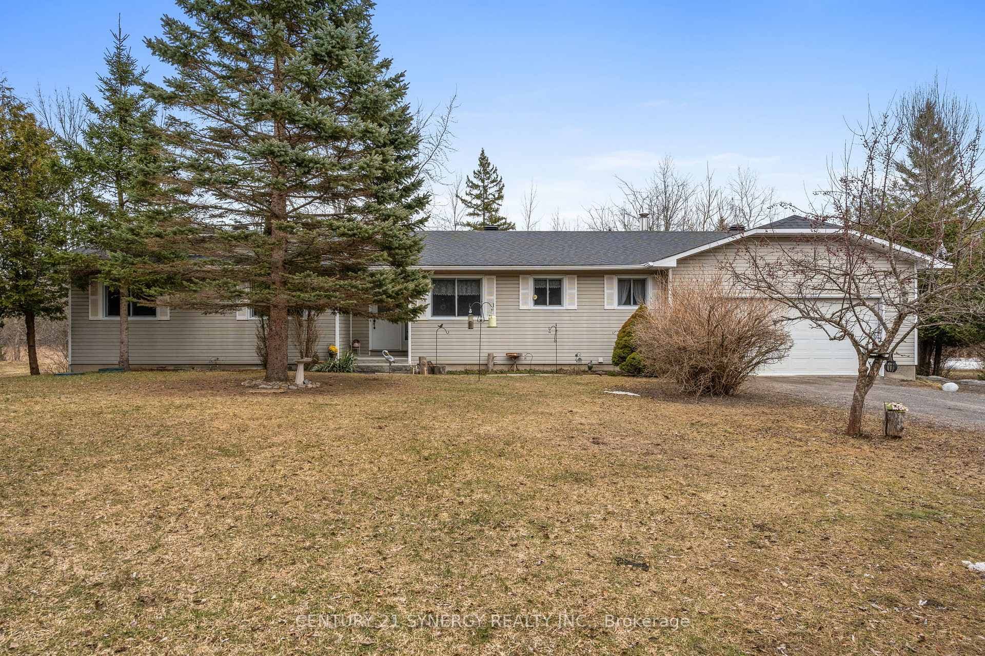 717 Townline Road photo 1