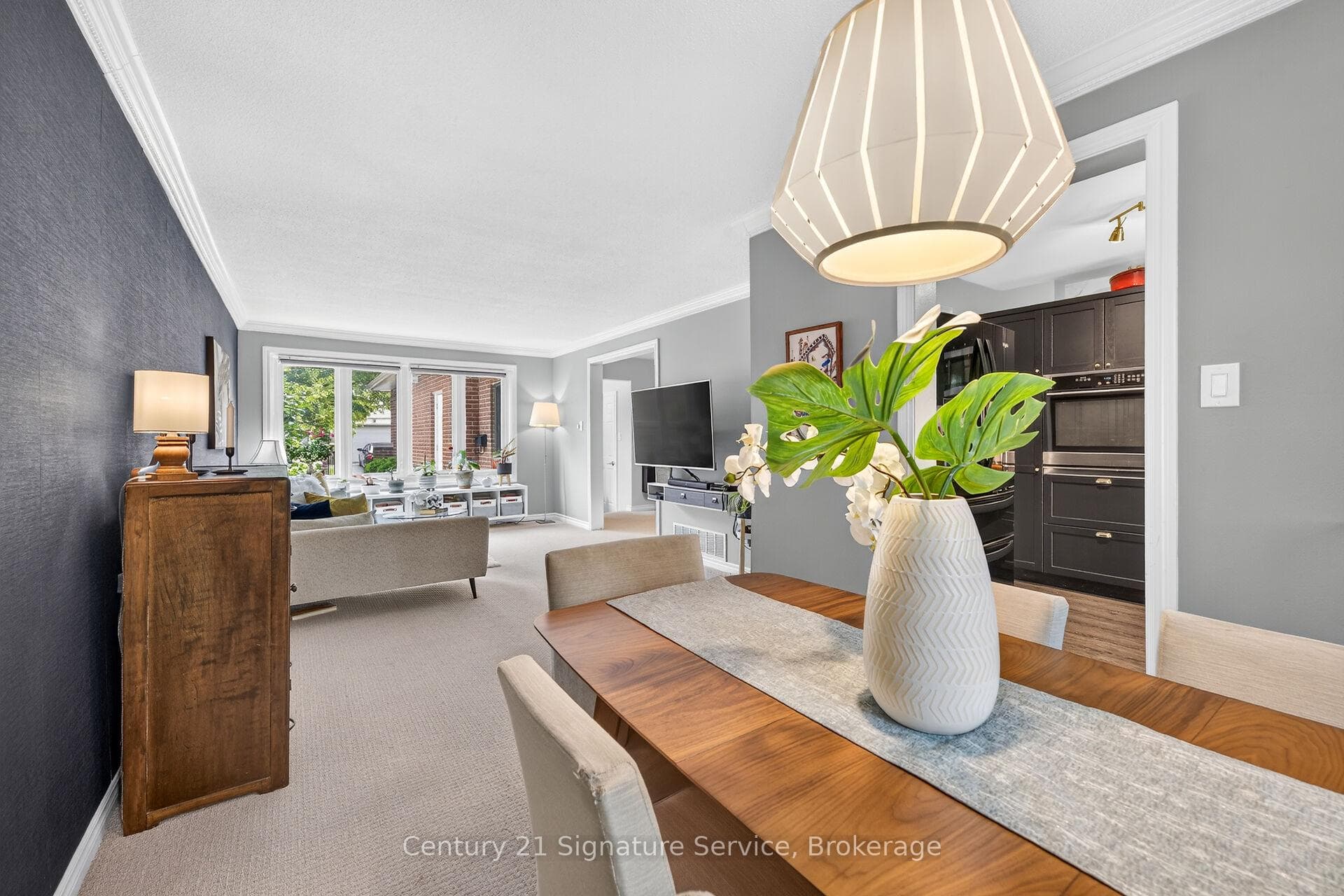 5183 Banting Court photo 20