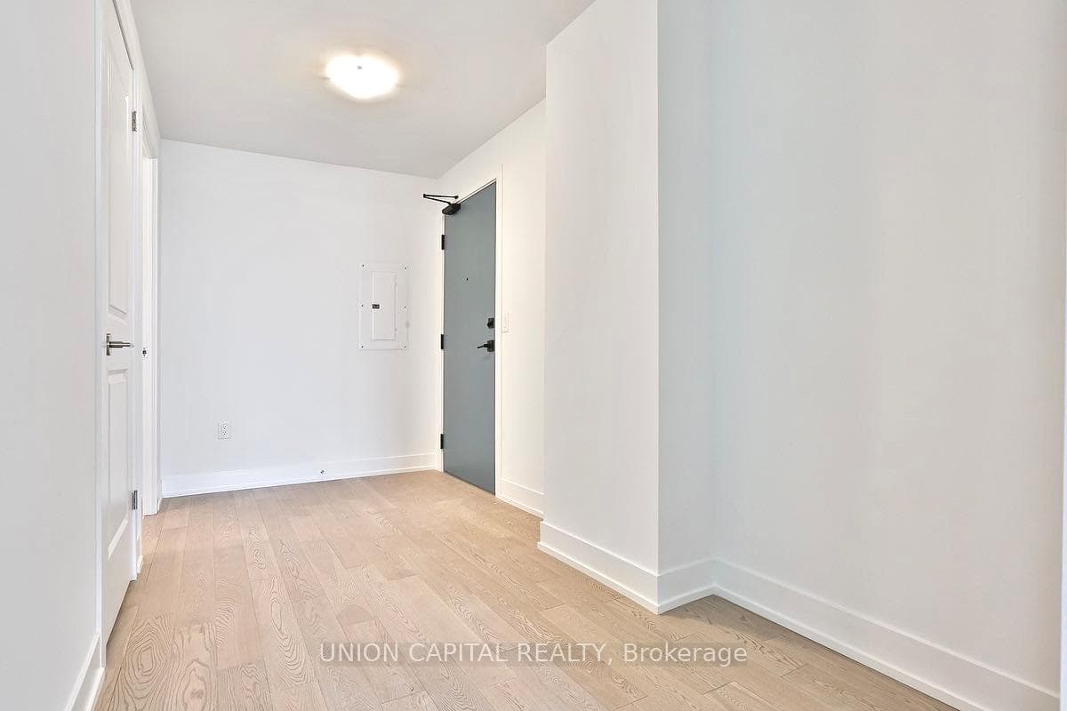 1063 Douglas McCurdy Common Unit 1104 photo 13