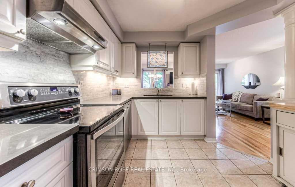 2096 Glenhampton Road photo 9