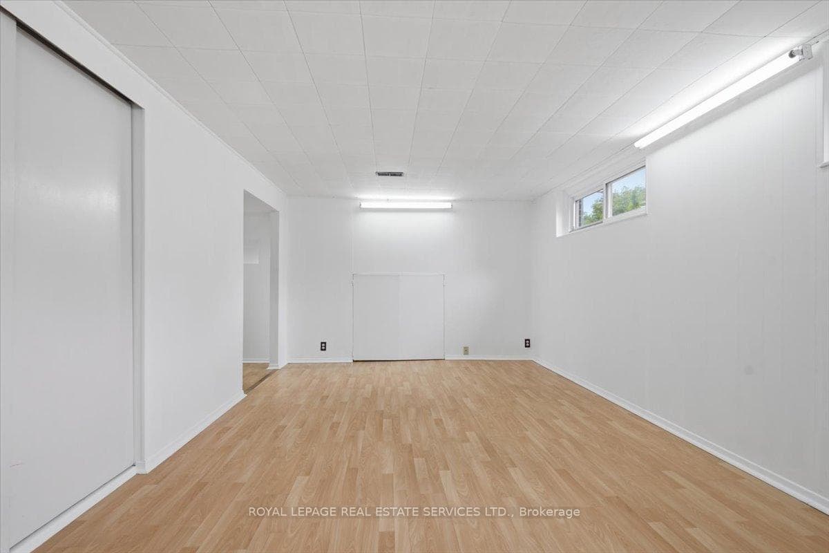 1 Rosegrove Place photo 16