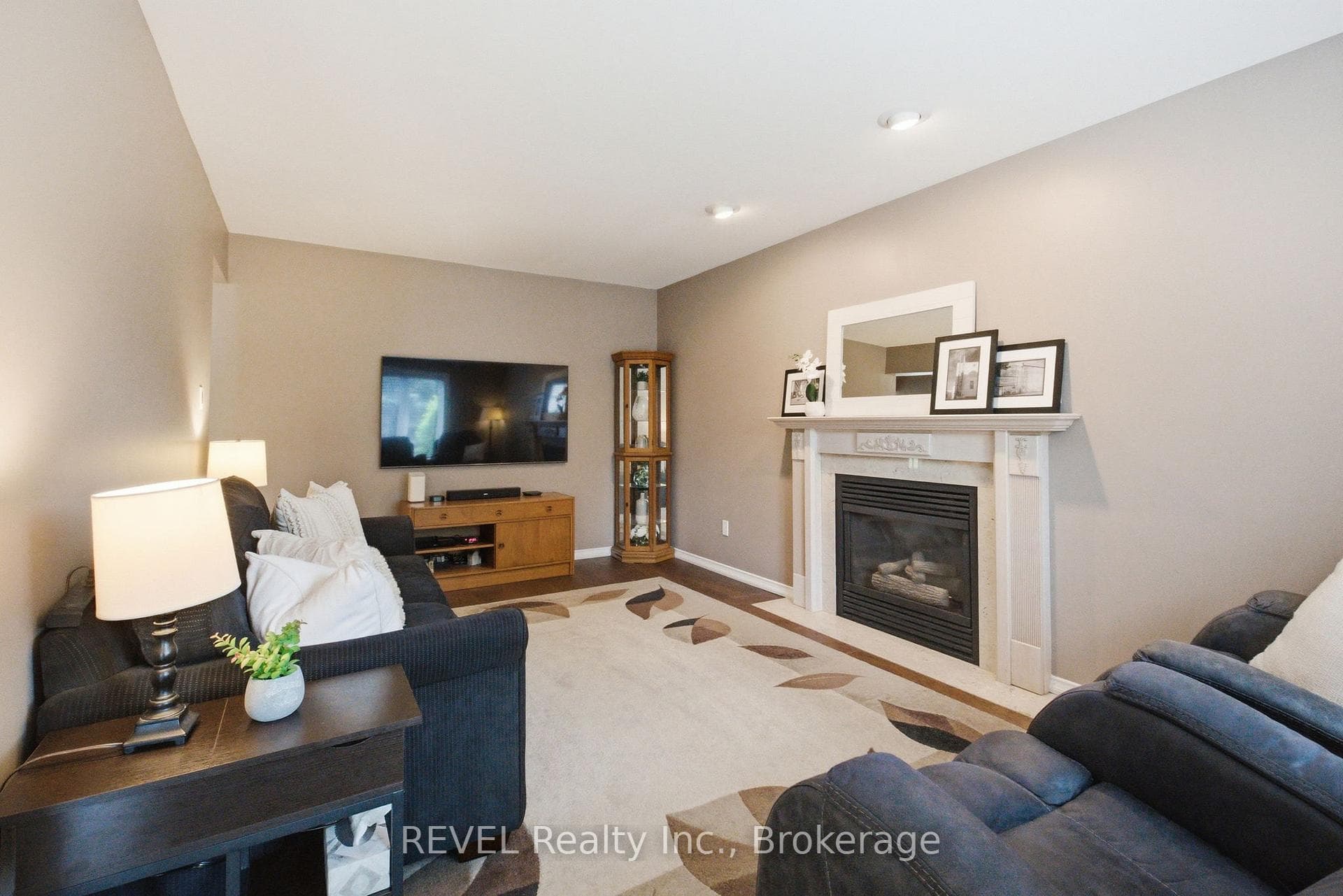 150 Fallingbrook Street photo 12