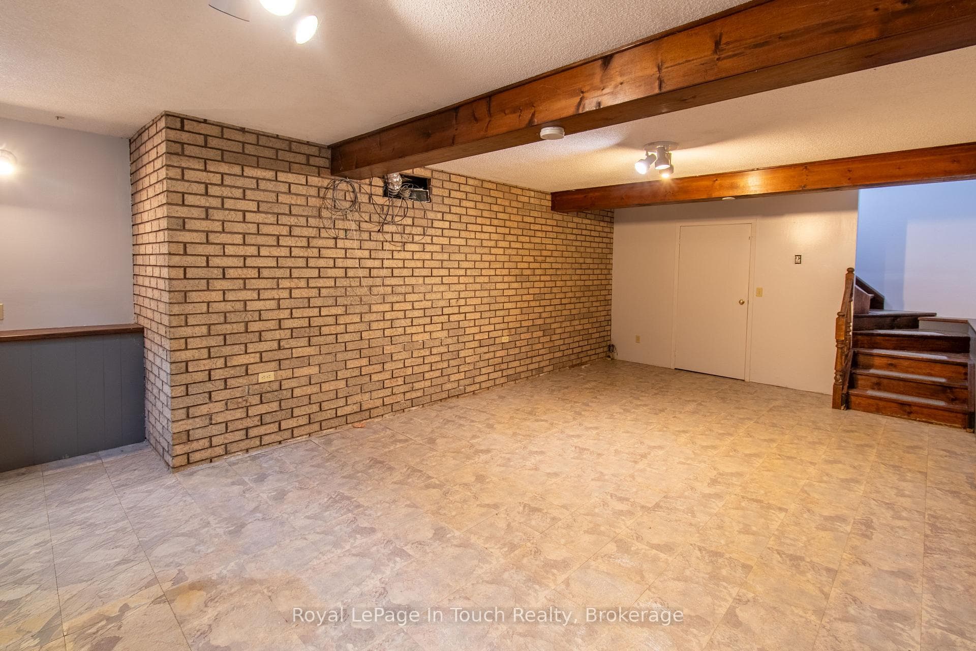 326 Lafontaine Road photo 36