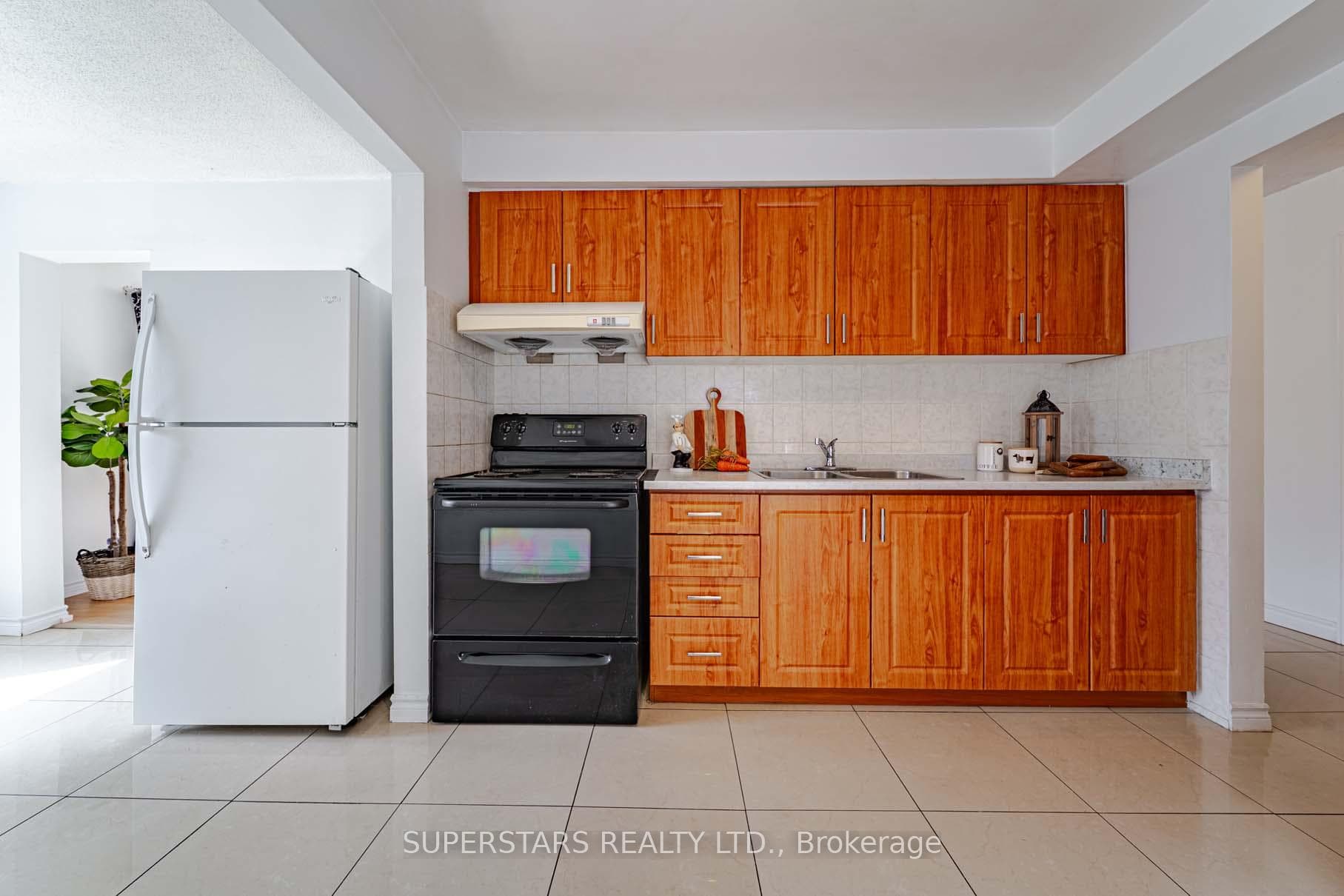 135 Appleby Crescent photo 8