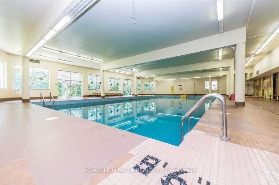 60 Pavane Linkway N/A Unit 216 photo 21